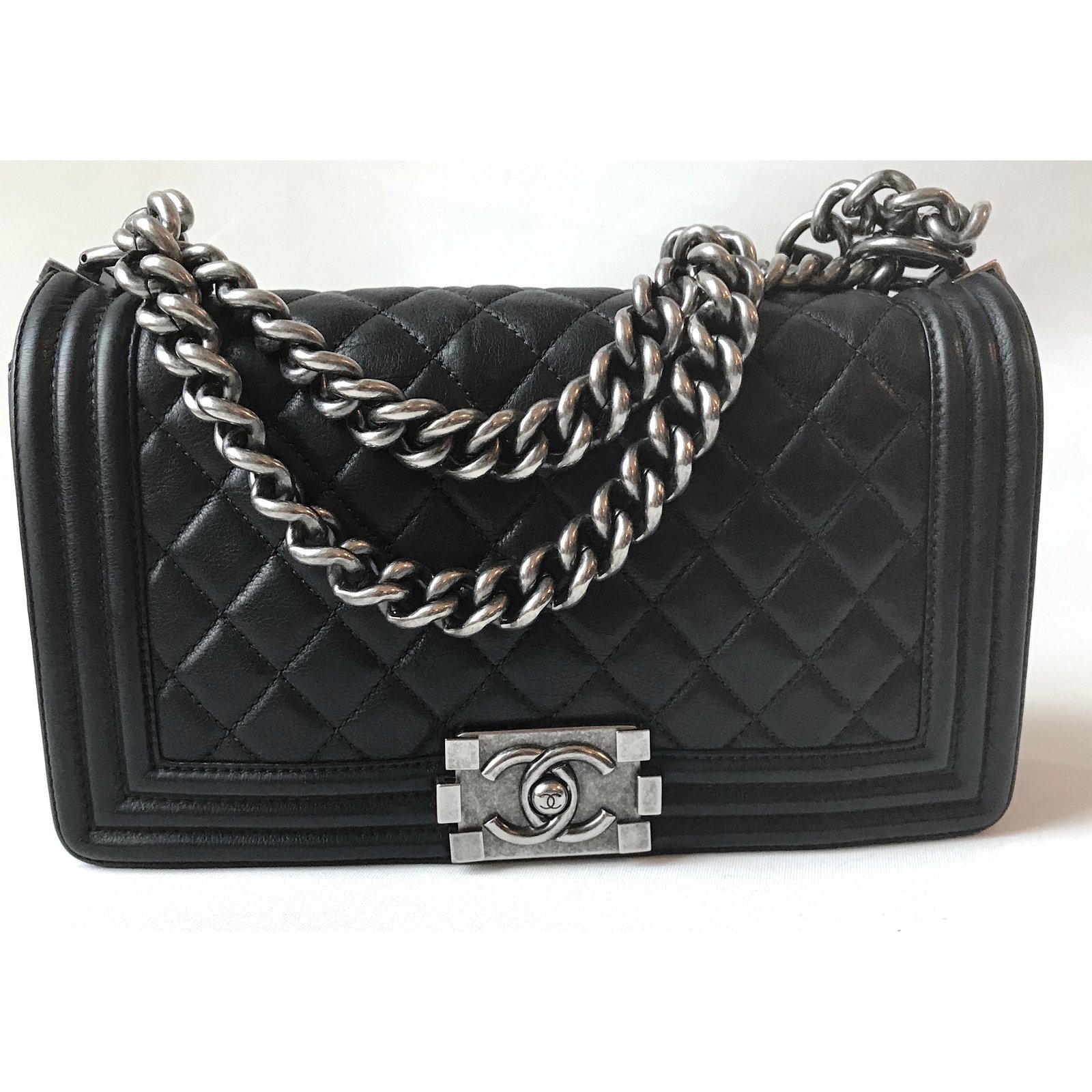 Chanel BLACK QUILTED LAMBSKIN MEDIUM BOY FLAP BAG WITH RUTHENIUM HARDWARE  Leather ref.71071 - Joli Closet