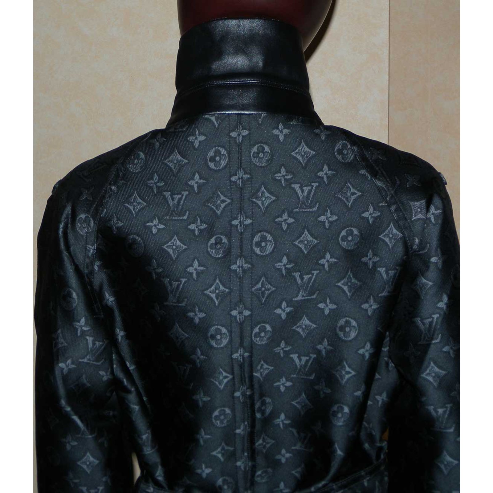 Louis Vuitton Silk Coat - Black Coats, Clothing - LOU716902