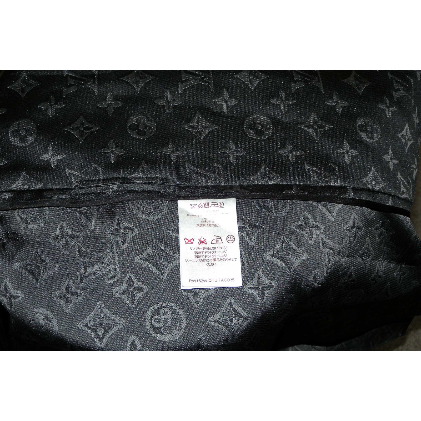 Silk trench coat Louis Vuitton Black size 8 UK in Silk - 14385839