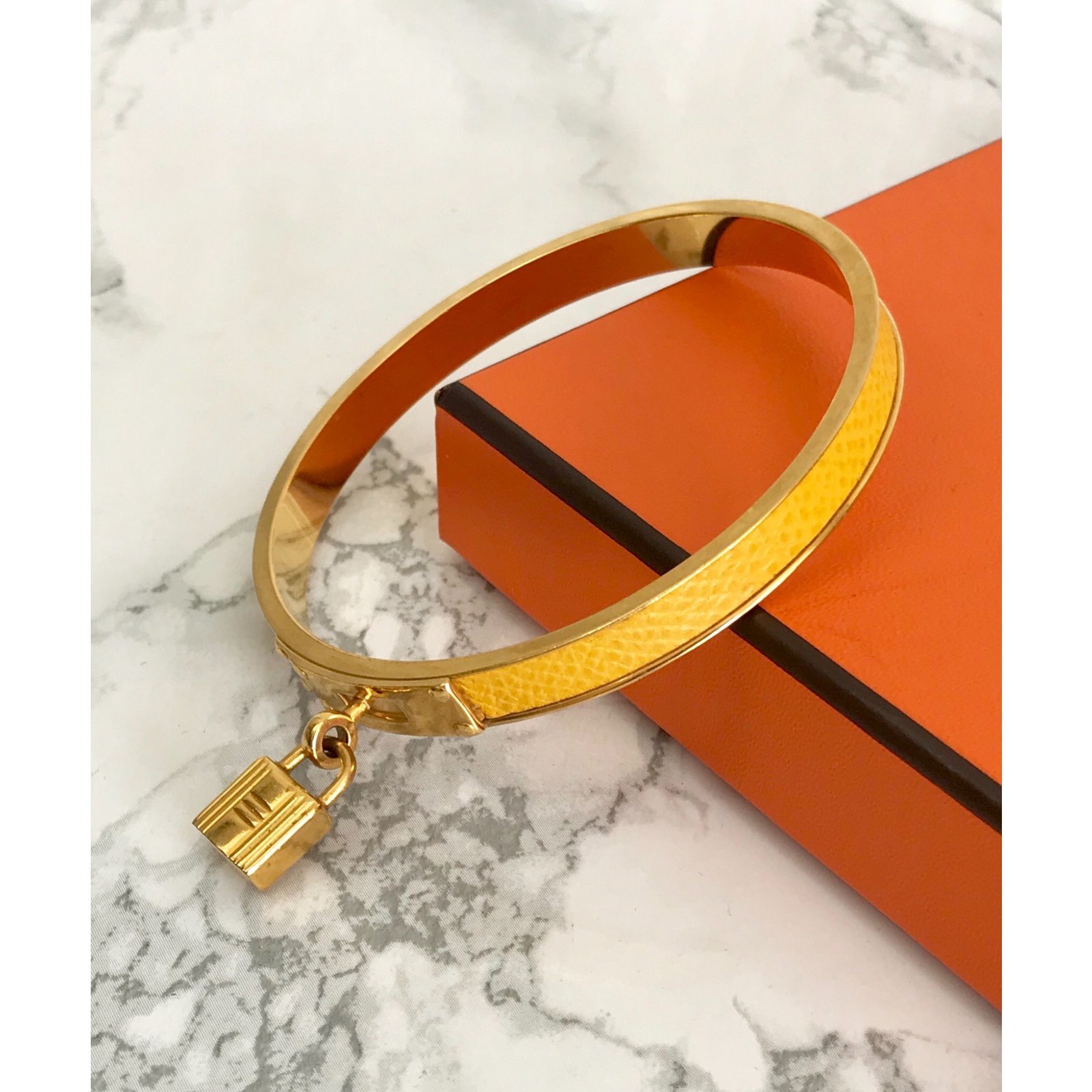 Hermès Kelly bracelet Golden Yellow Leather Metal ref.72288 - Joli Closet