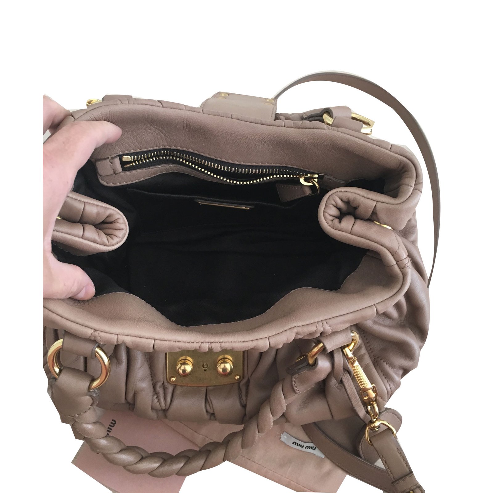 Miu Miu Brown Matelasse Shoulder Bag Beige Leather ref.1021647 - Joli Closet