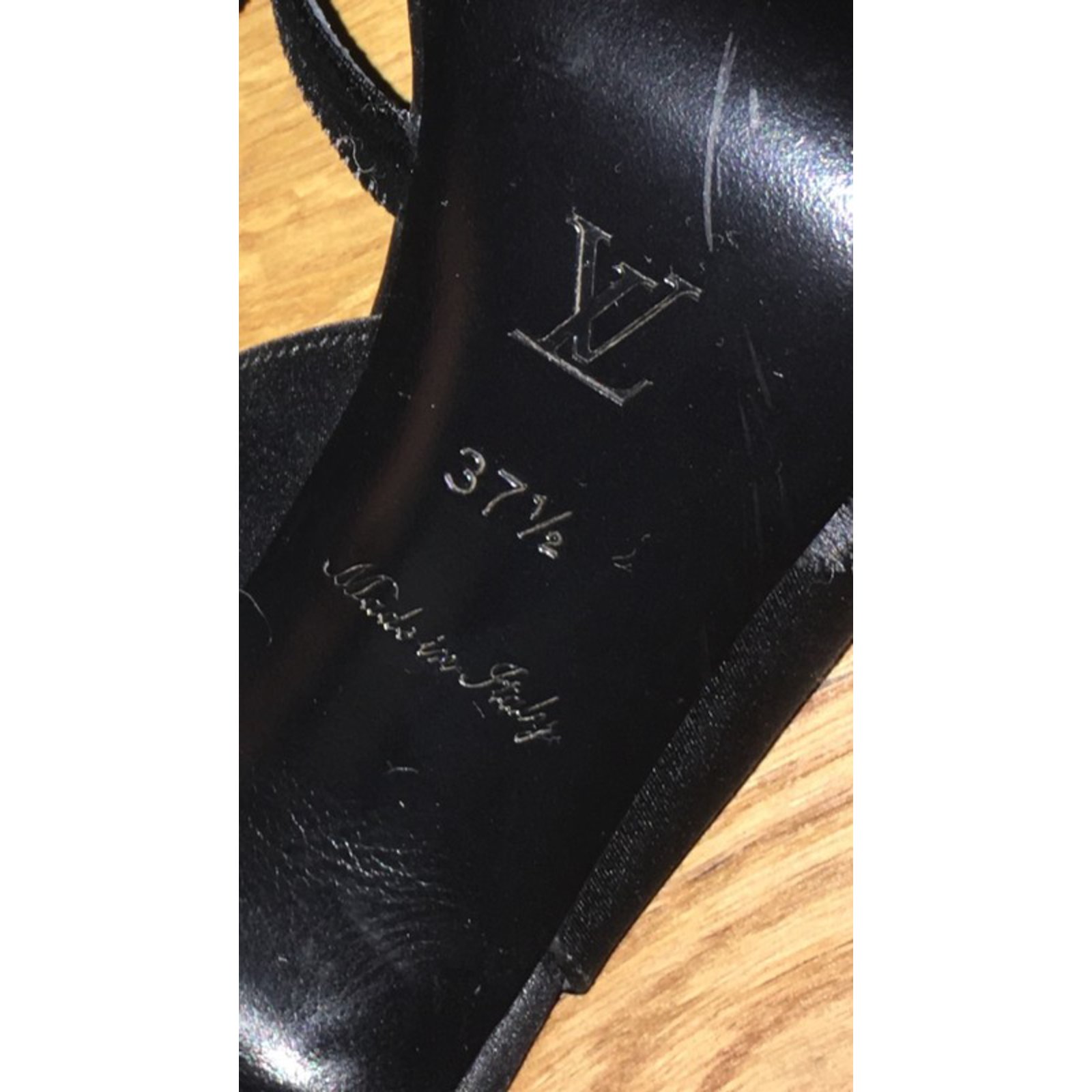 Louis Vuitton sandals Black Satin ref.74965 - Joli Closet