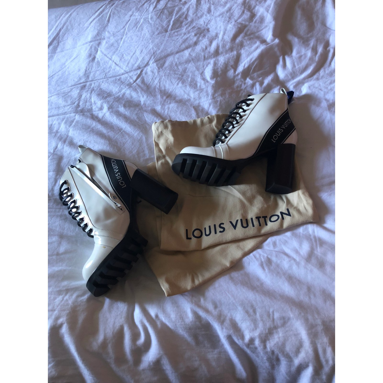 Louis Vuitton Ankle boots White Patent leather ref.78964 - Joli Closet