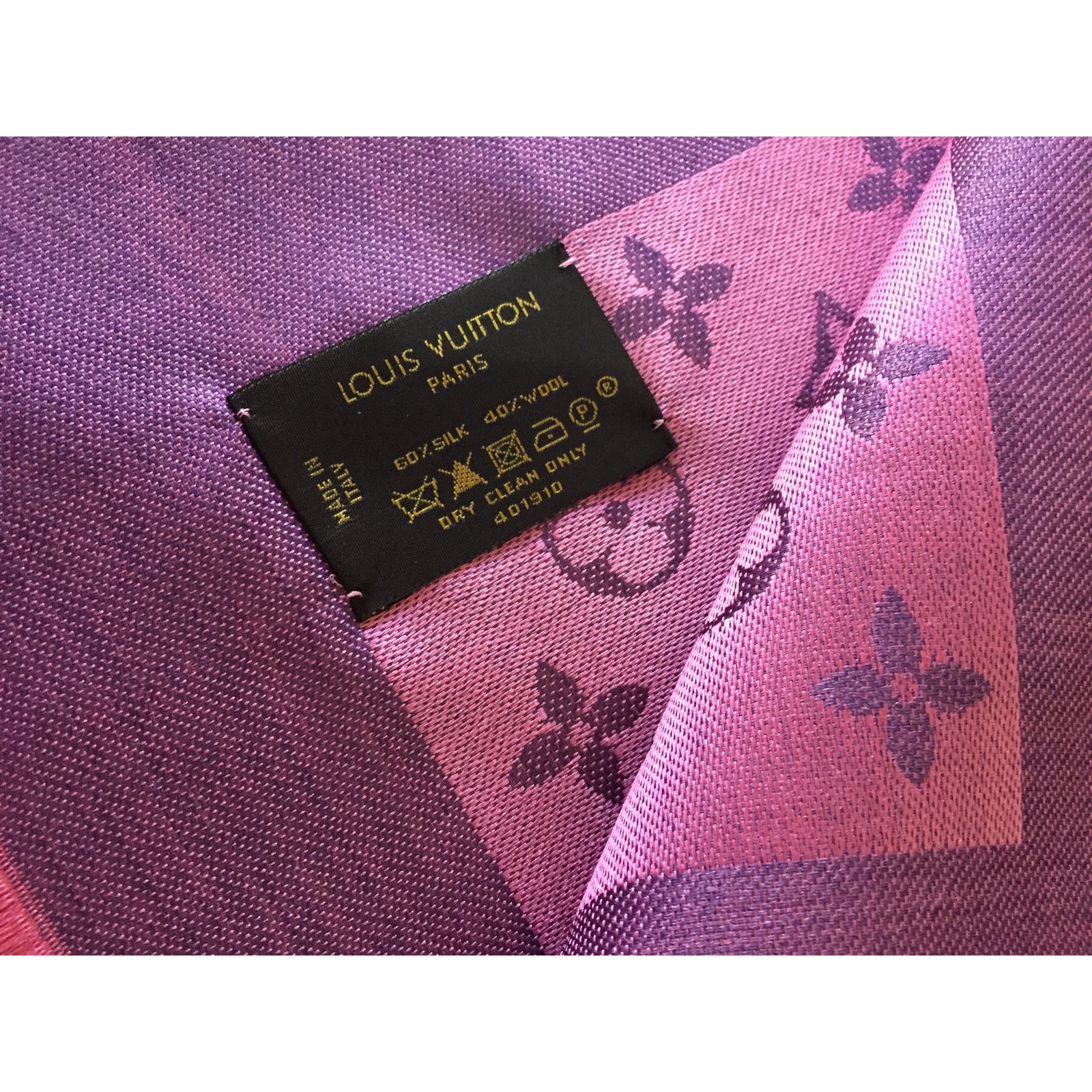 Louis Vuitton Silk scarves Black Purple ref.215692 - Joli Closet