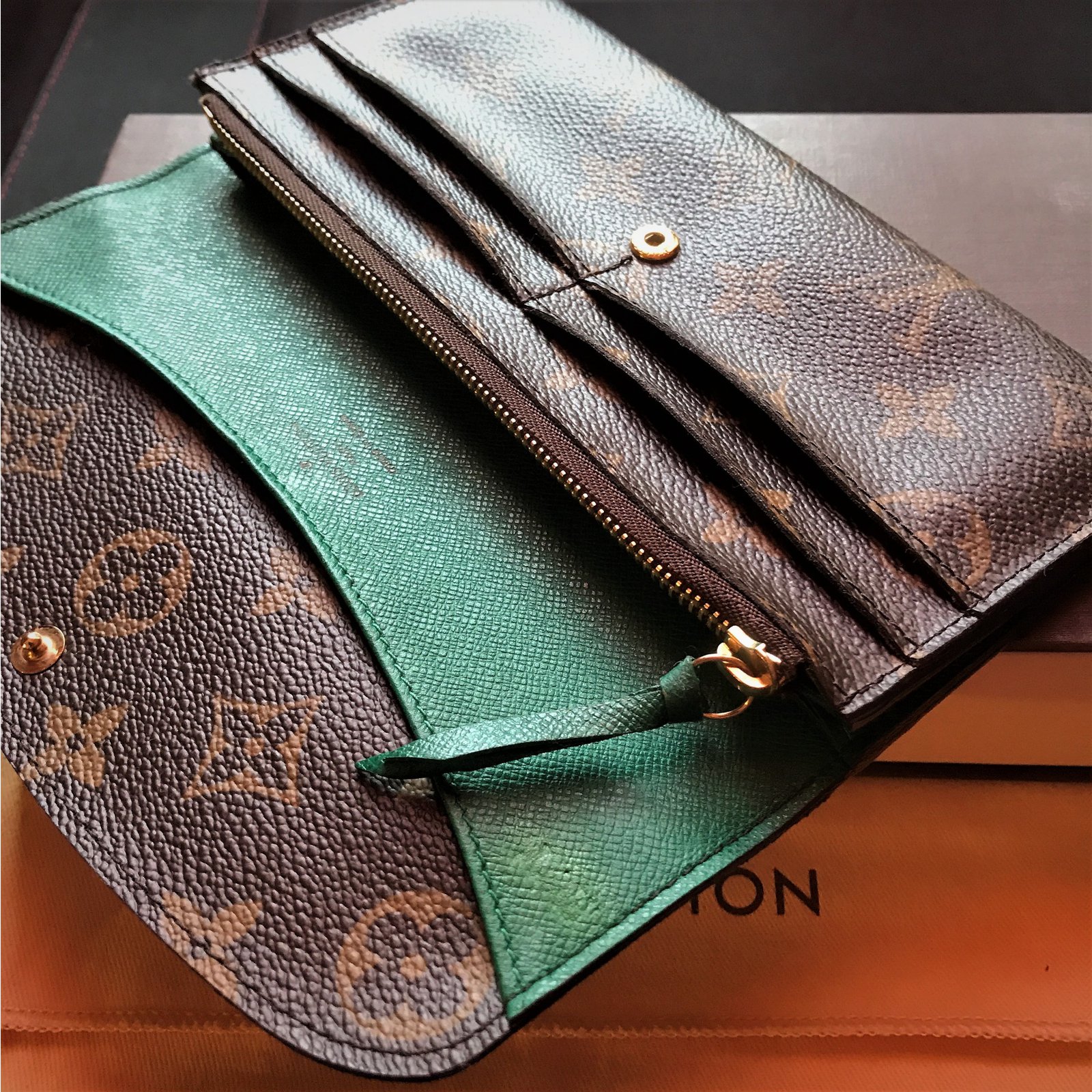 Louis Vuitton Emilie Wallet Limited Edition Green Leather ref.80197 -  Joli Closet