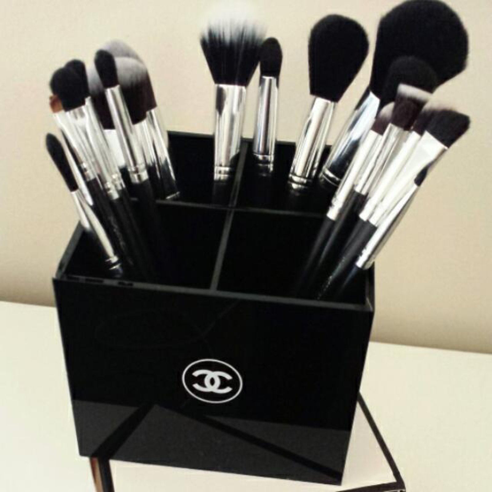 Chanel brush storage Black Acrylic ref.80415 - Joli Closet
