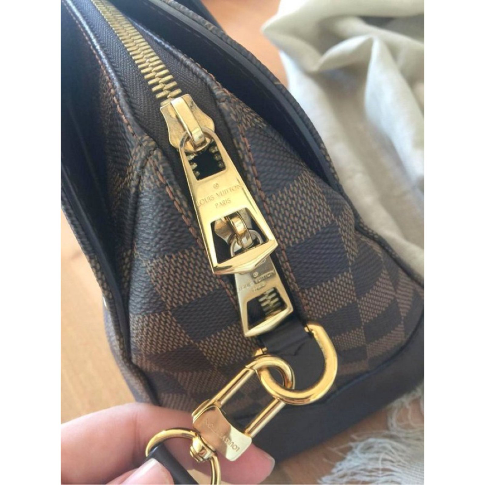 Louis Vuitton Handbags Brown Leather ref.81180 - Joli Closet