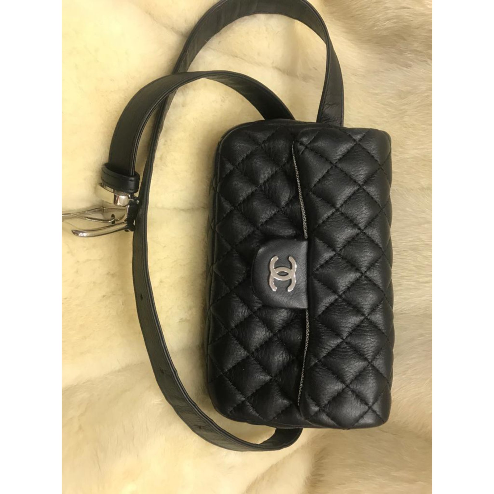 Chanel BELT BAG UNIFORM Black Leather ref.83117 - Joli Closet