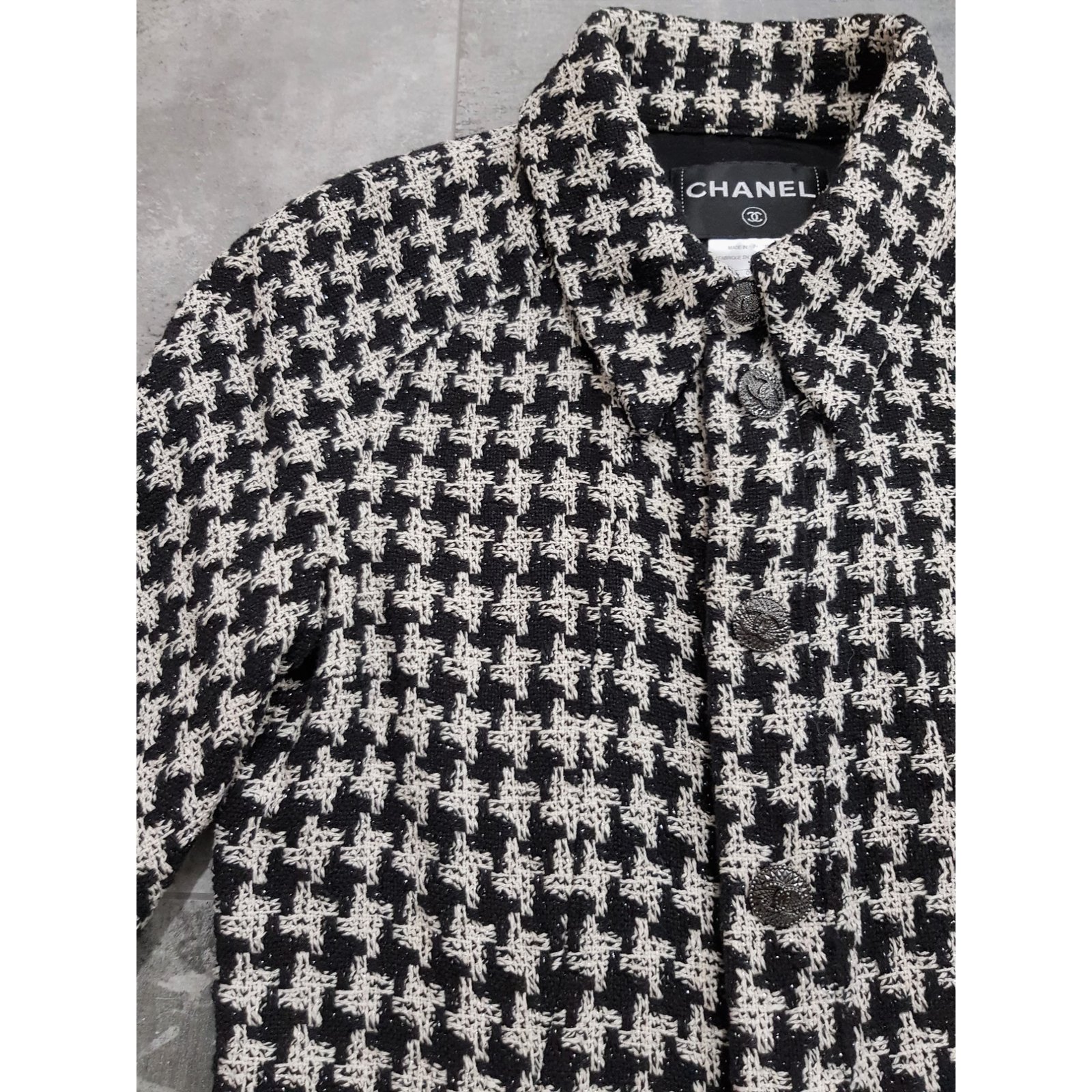 Chanel Classic Black and White Tweed Jacket ref.83498 - Joli Closet