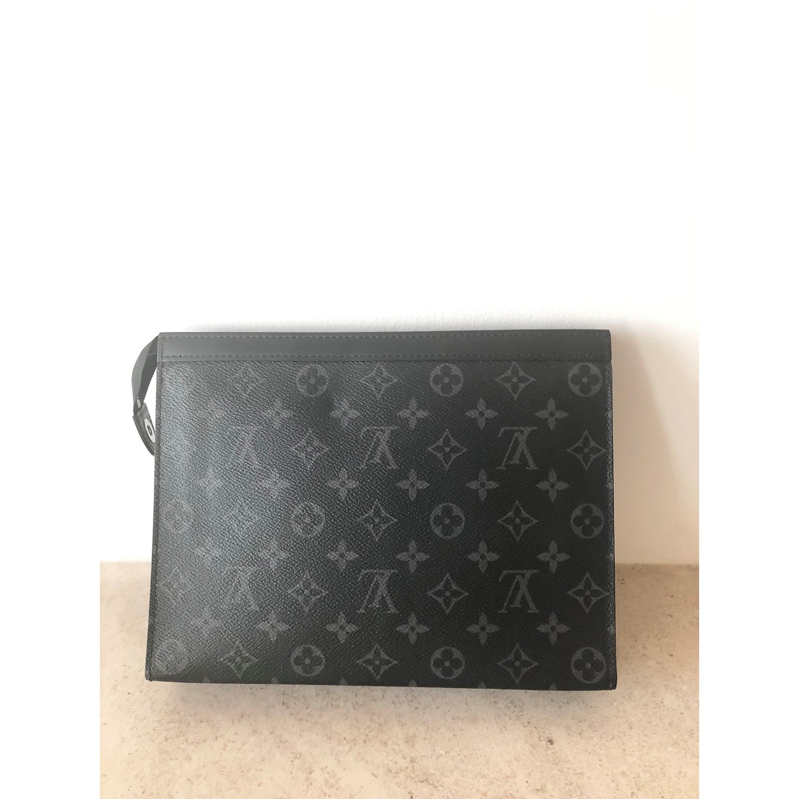Louis Vuitton LV Outdoor Pouch Black Leather ref.267558 - Joli Closet