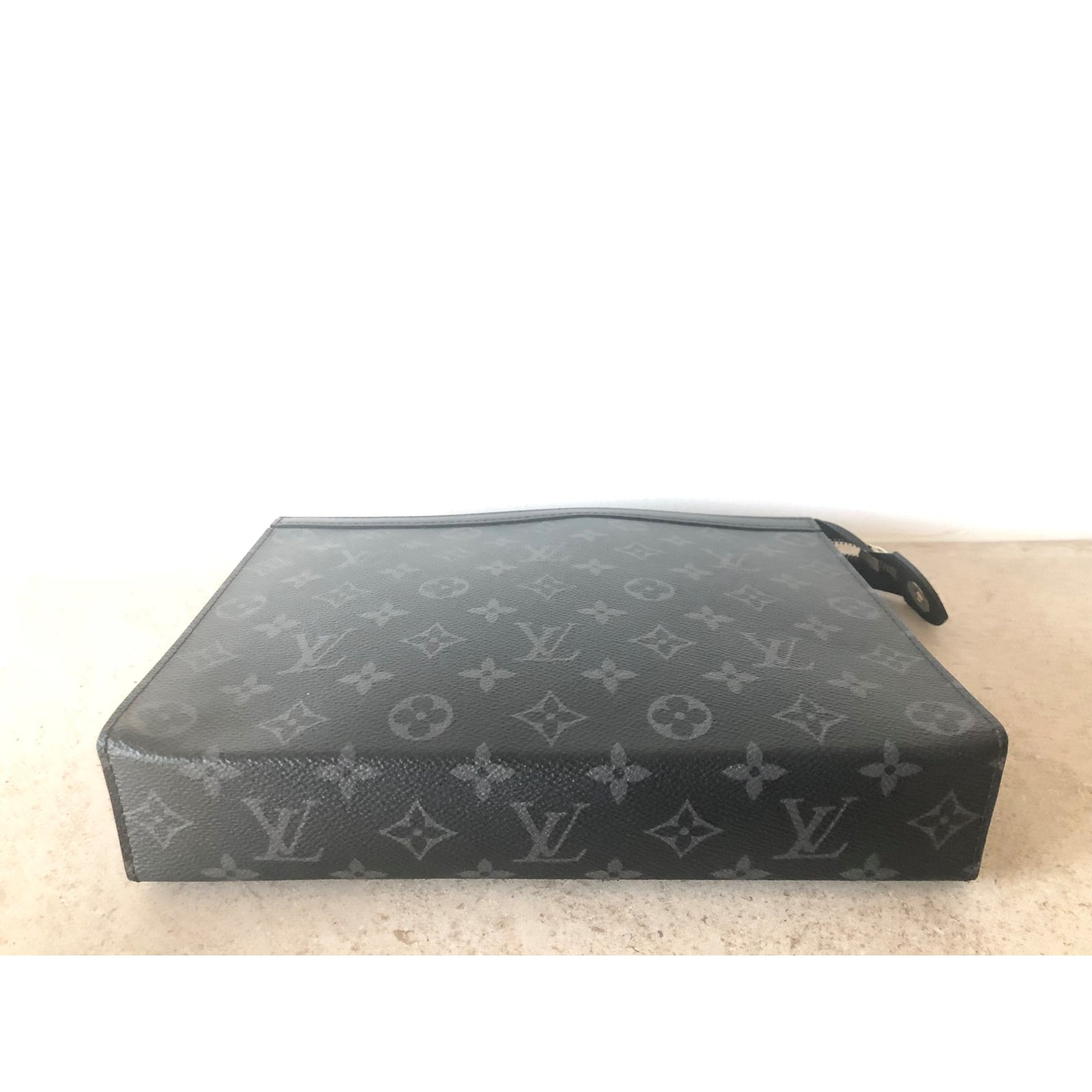 Louis Vuitton LV Pochette Coussin Black Leather ref.288354 - Joli Closet