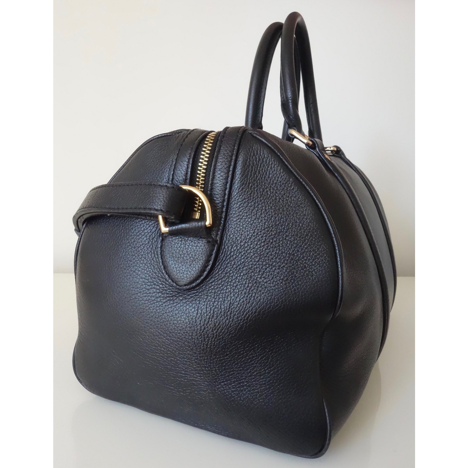 Louis Vuitton Small flat bag Black Leather ref.239911 - Joli Closet