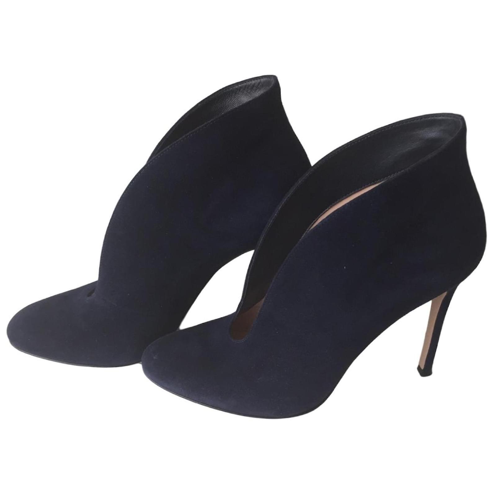 Gianvito Rossi Climbing pump Navy blue Suede ref.85499 Joli Closet