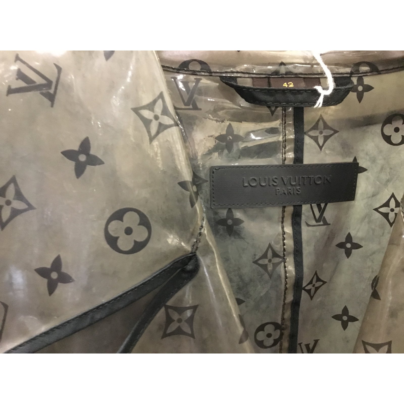 Louis Vuitton Trench Dark grey Plastic ref.85942 - Joli Closet
