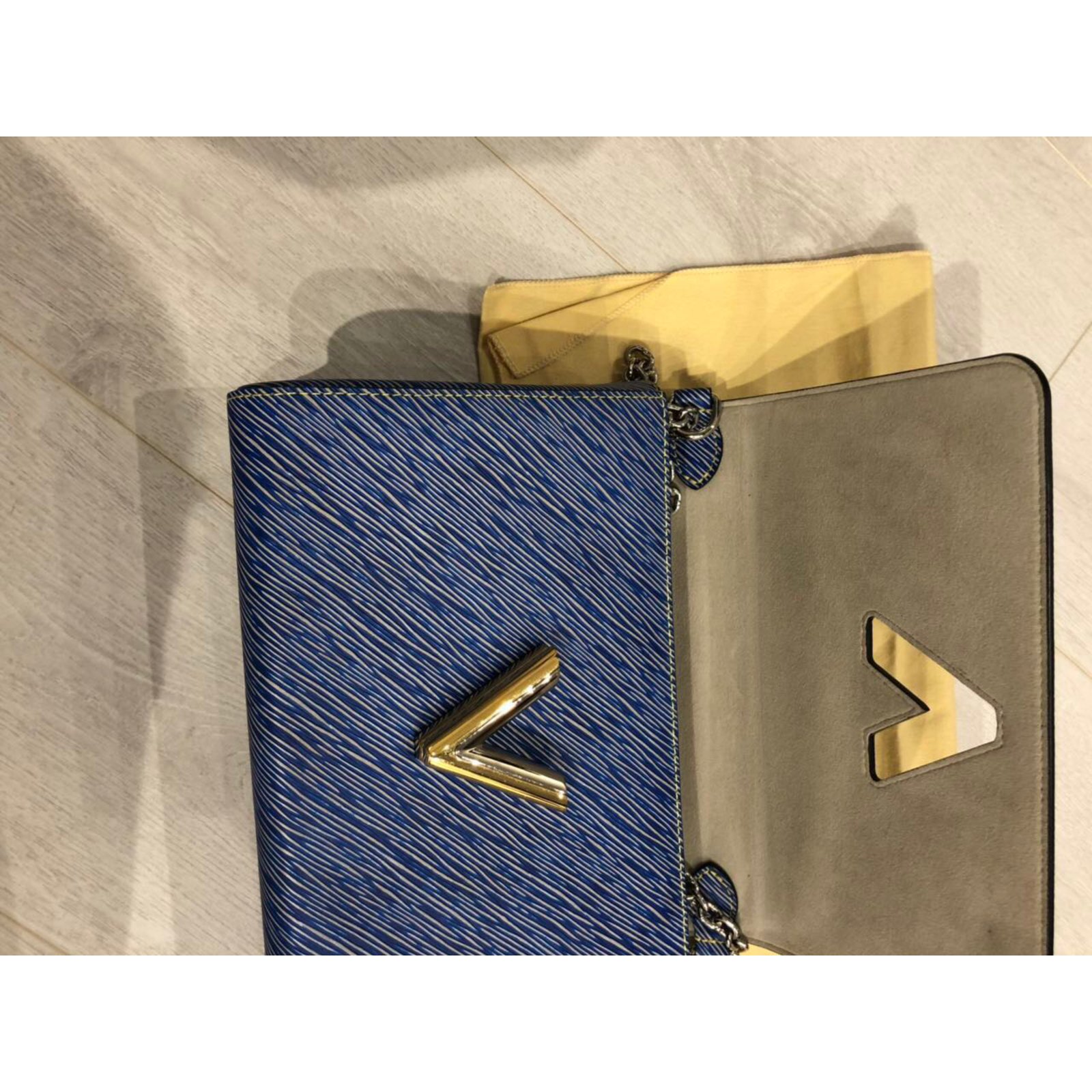 Louis Vuitton Twist GM denim light epi leather Blue ref.86033 - Joli Closet