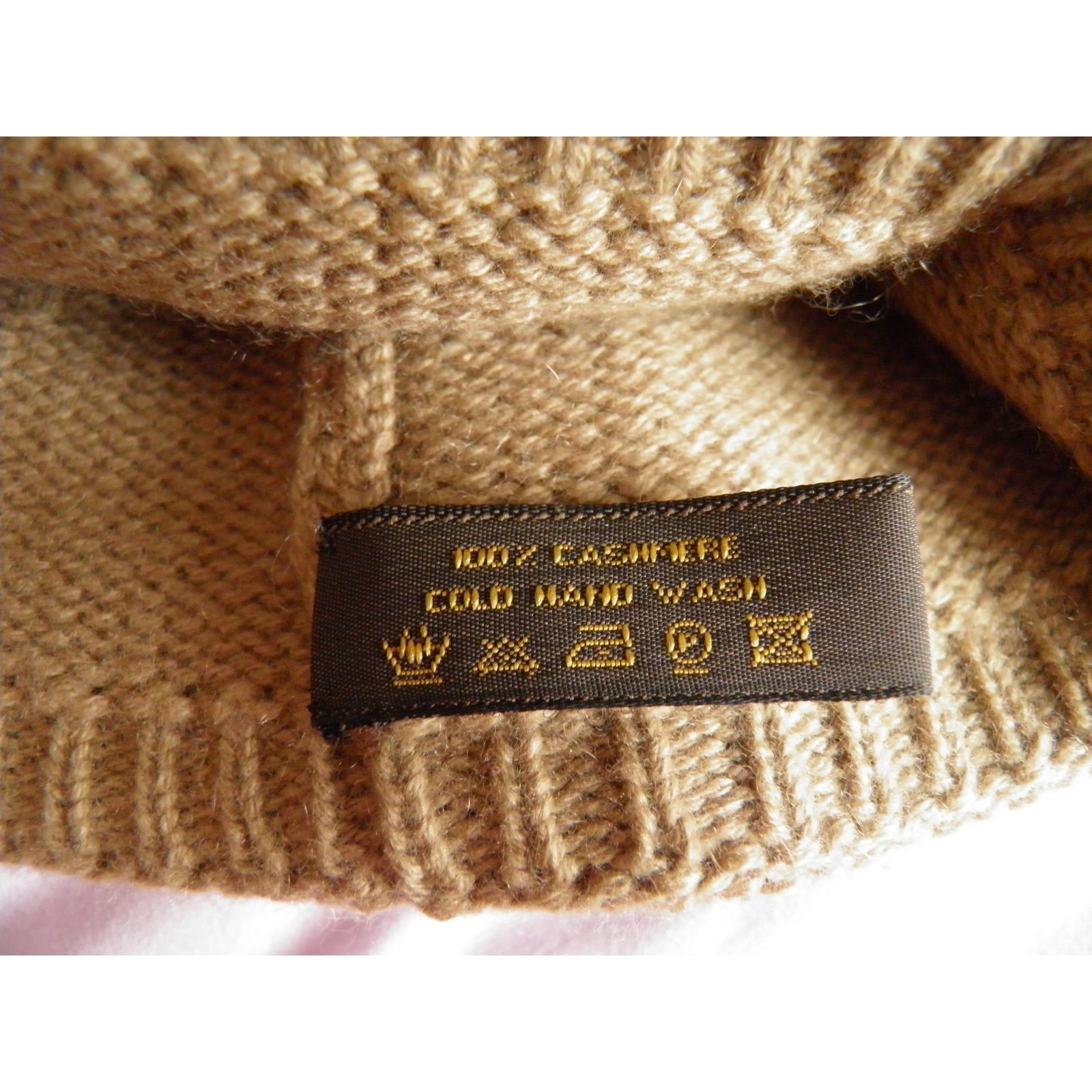 Chapeaux Louis Vuitton bonnet Cachemire Marron clair ref.86159 - Joli Closet
