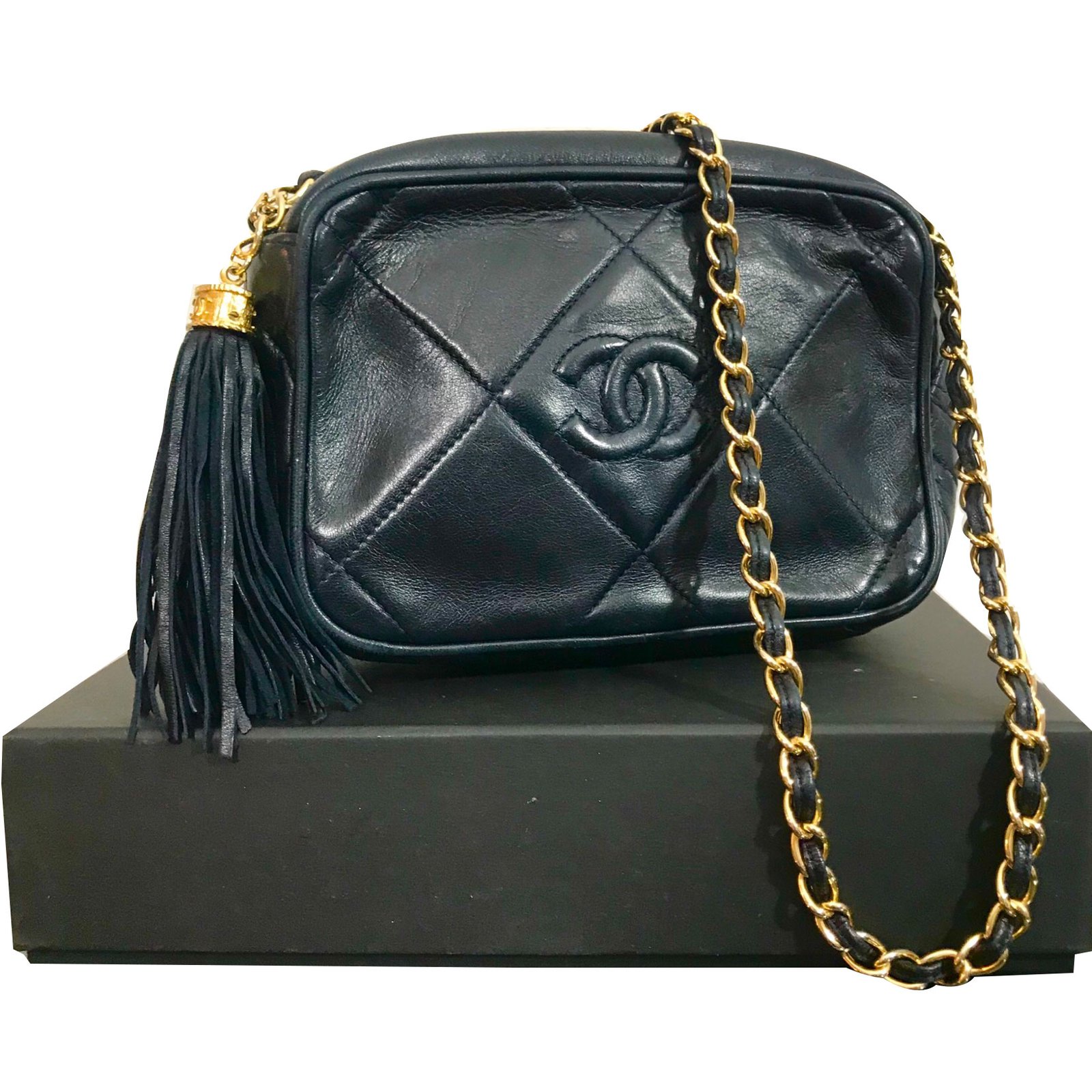 Chanel Leather shoulder bag Navy blue ref.86276 - Joli Closet