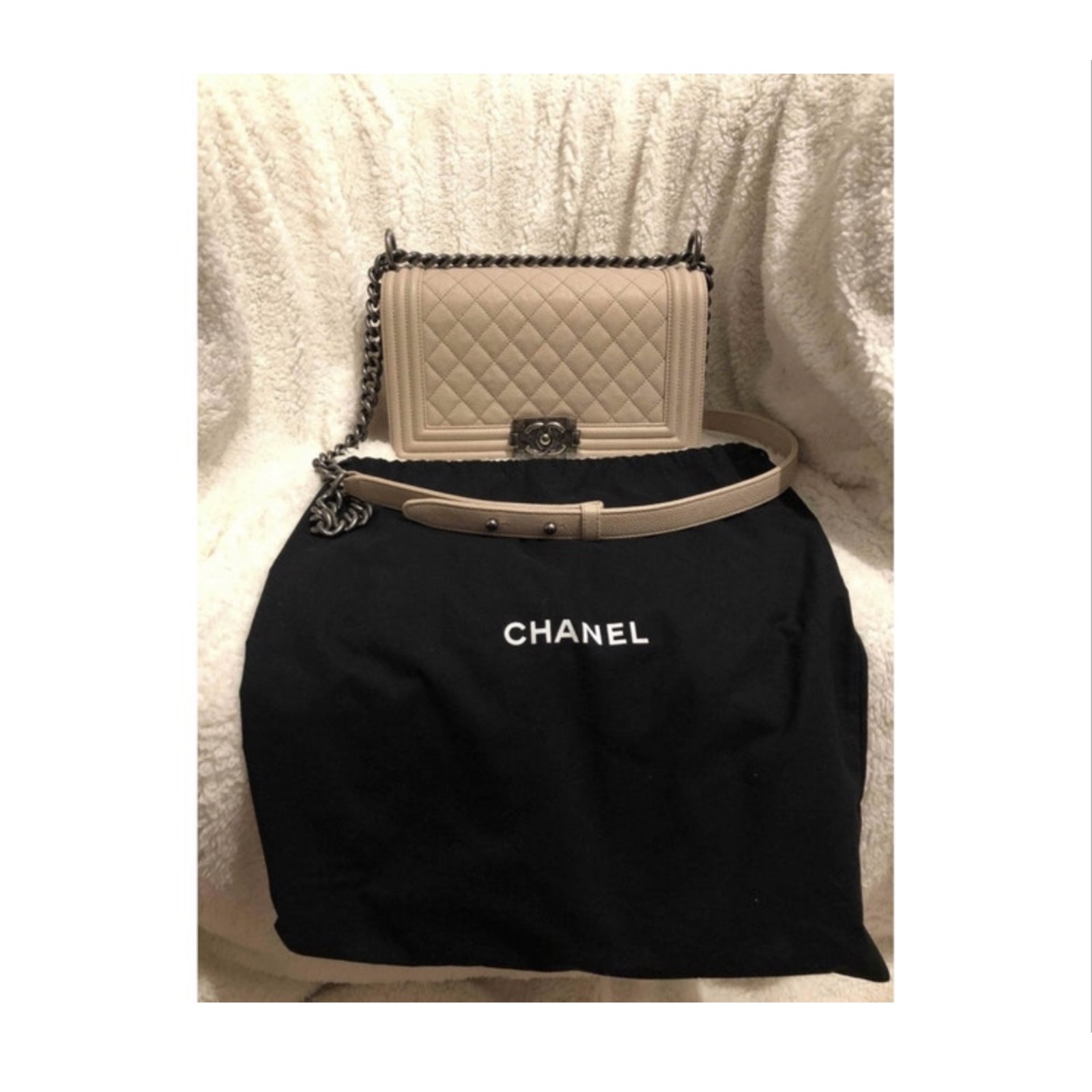 Chanel Cream Mademoiselle Lock East West Tote Leather ref.723234 - Joli  Closet