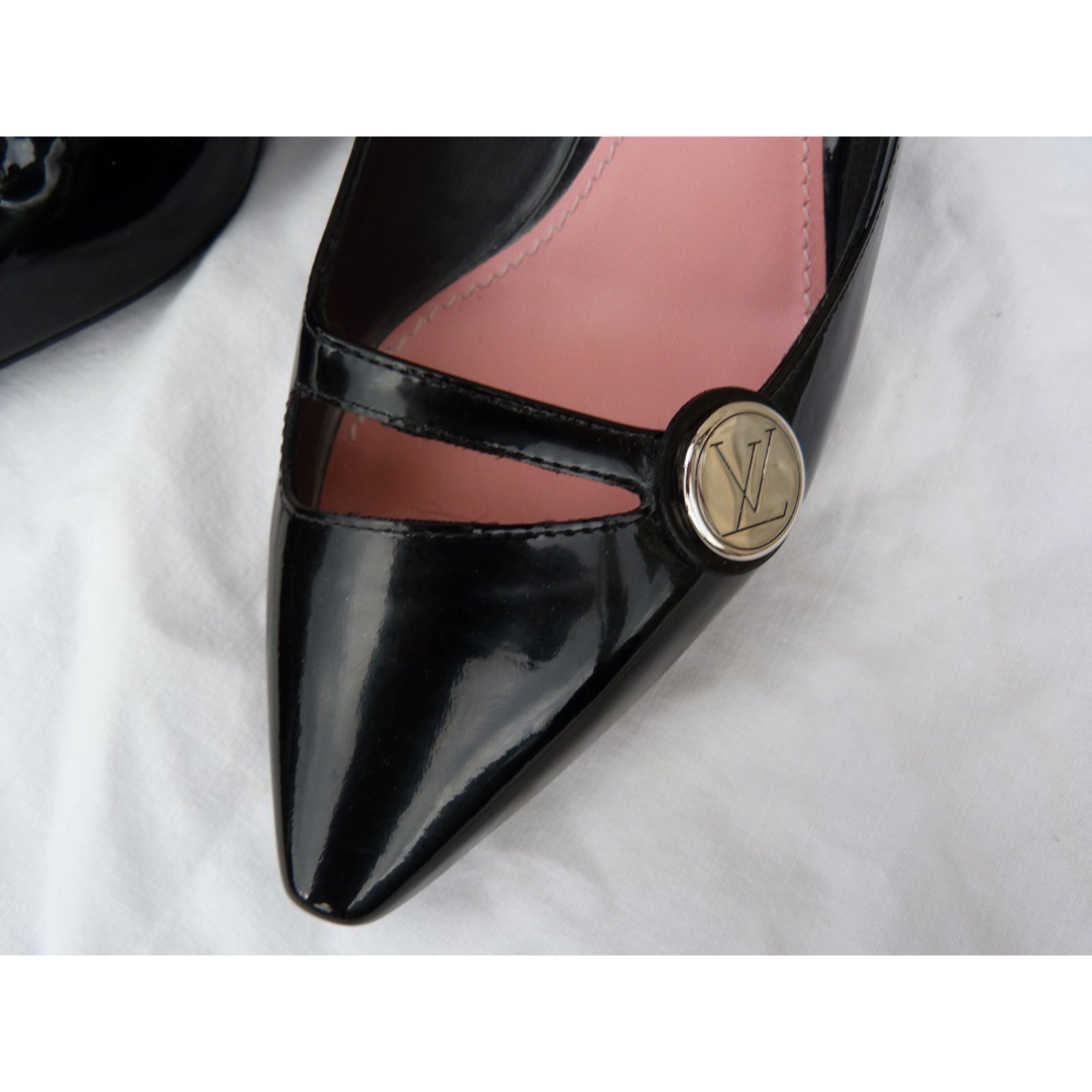 Louis Vuitton Shake vuitton pumps Black Patent leather ref.934668 - Joli  Closet