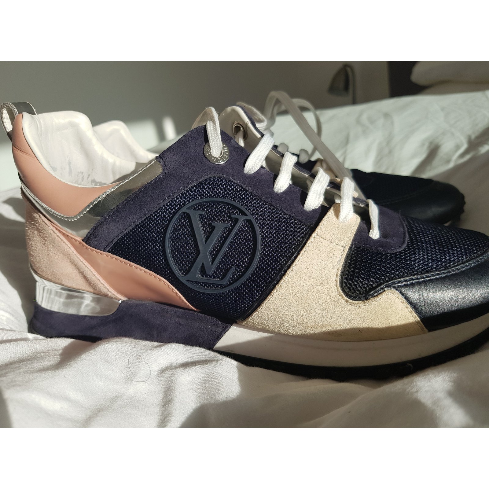 Baskets Louis Vuitton pour femme  Achat / Vente de Chaussures de Luxe ! -  Vestiaire Collective