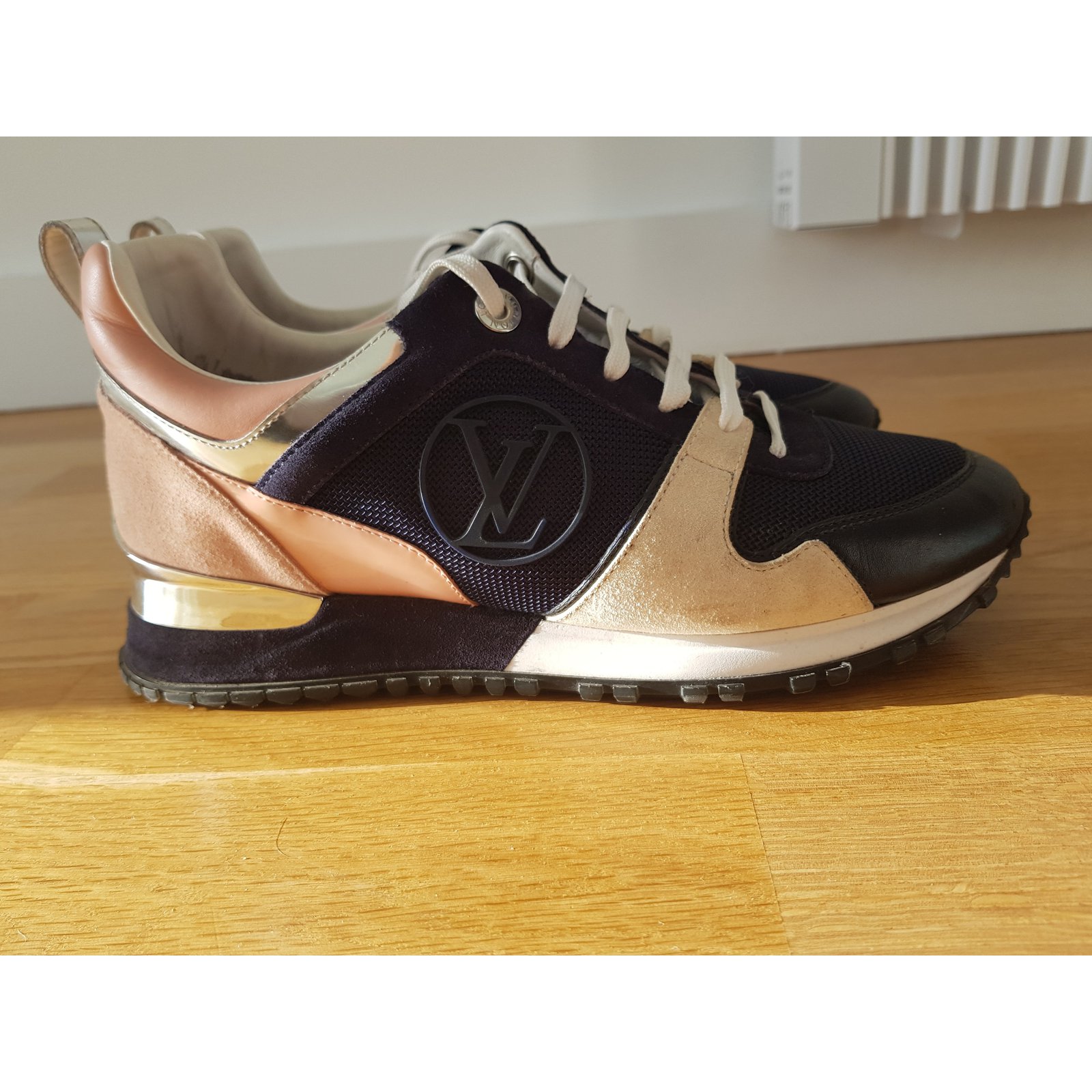 Louis Vuitton Runaway trainers Sneakers Suede,Leather Black,Pink,White ref.91414 - Joli Closet