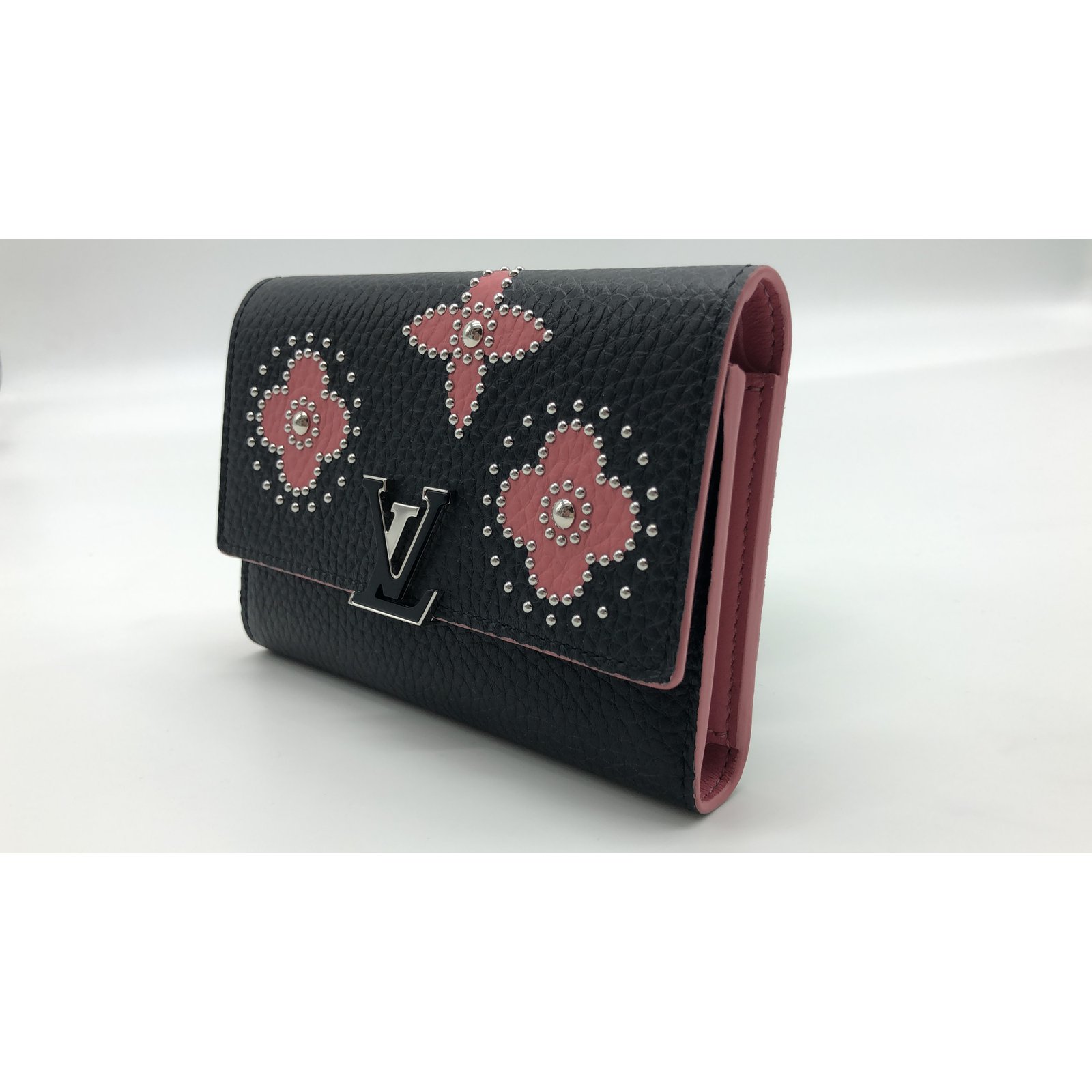 Louis Vuitton Capucines wallet in black bull leather and pink flowers, new  condition! ref.94669 - Joli Closet