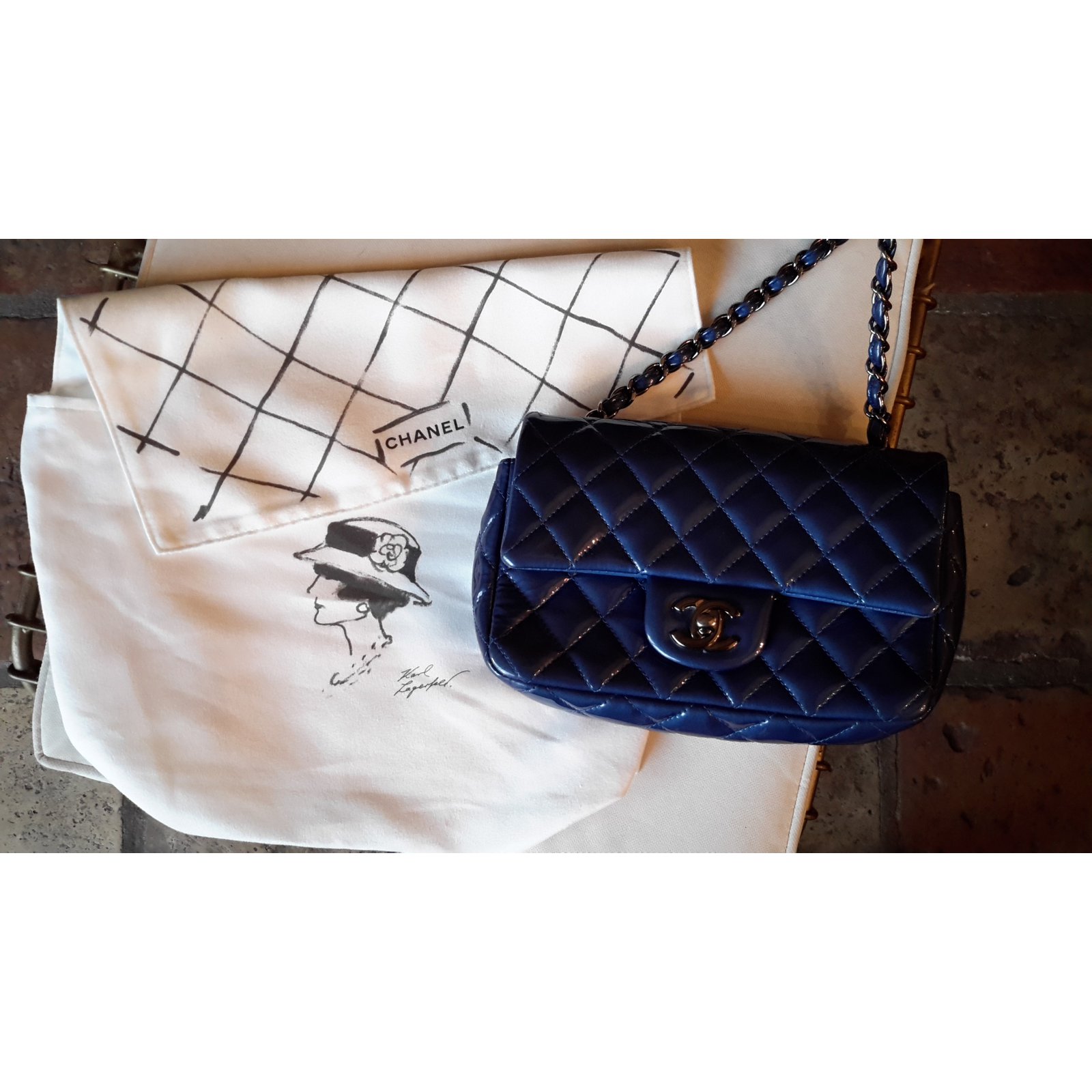 Chanel TIMELESS Dark blue Patent leather ref.98849 - Joli Closet