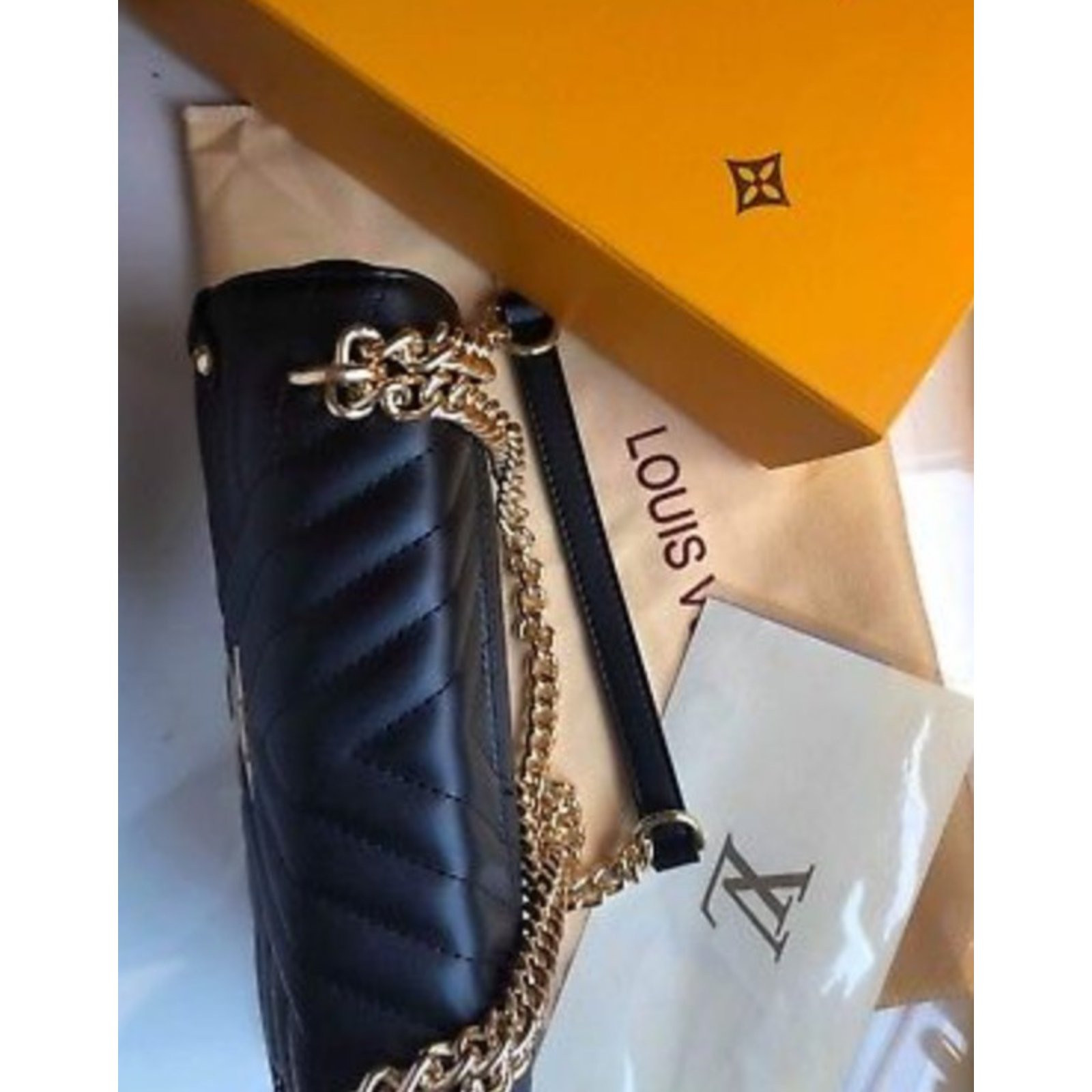Louis Vuitton handbag Black Patent leather ref.148569 - Joli Closet