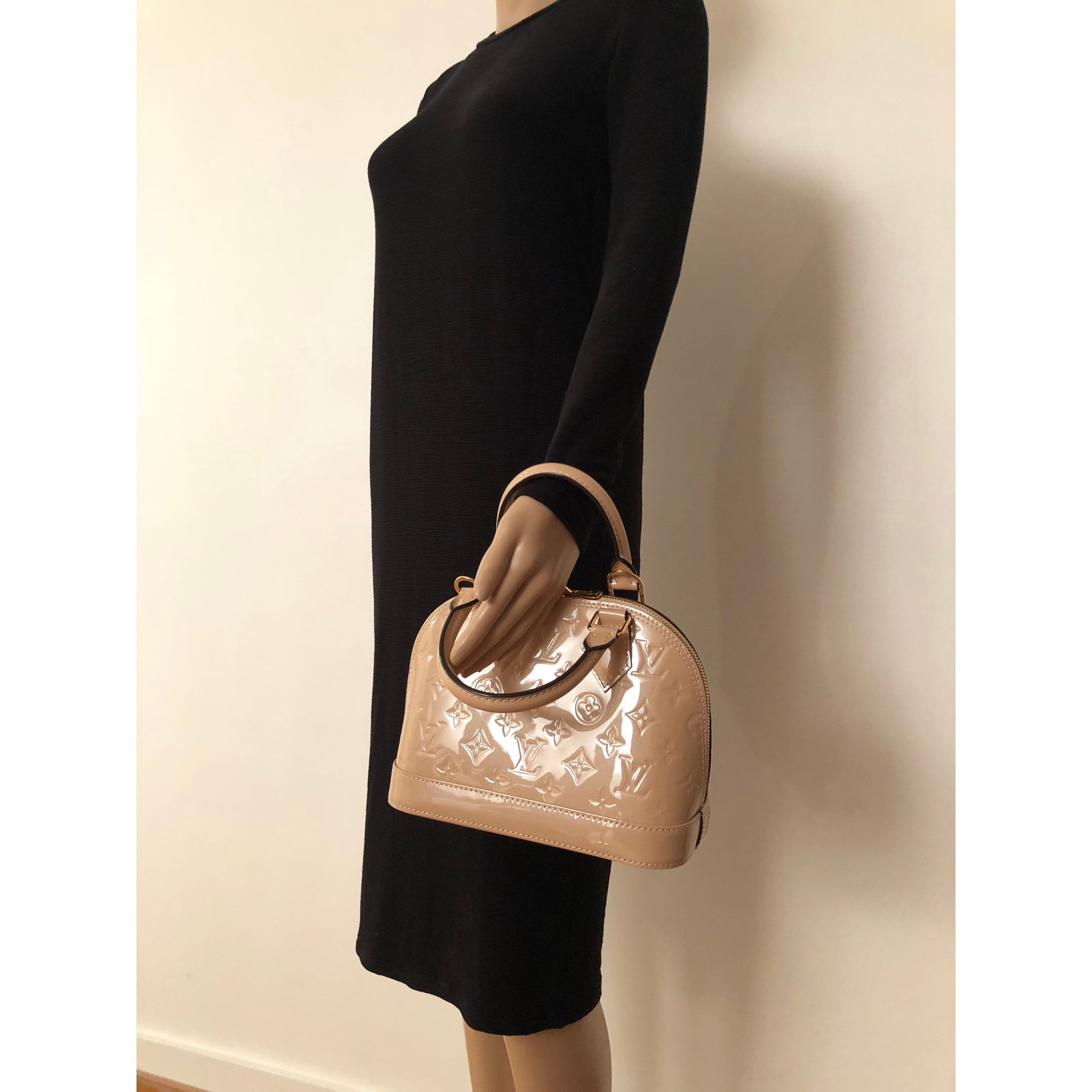 Louis Vuitton bag Alma BB Dune Monogram Beige Patent leather ref.101245 -  Joli Closet