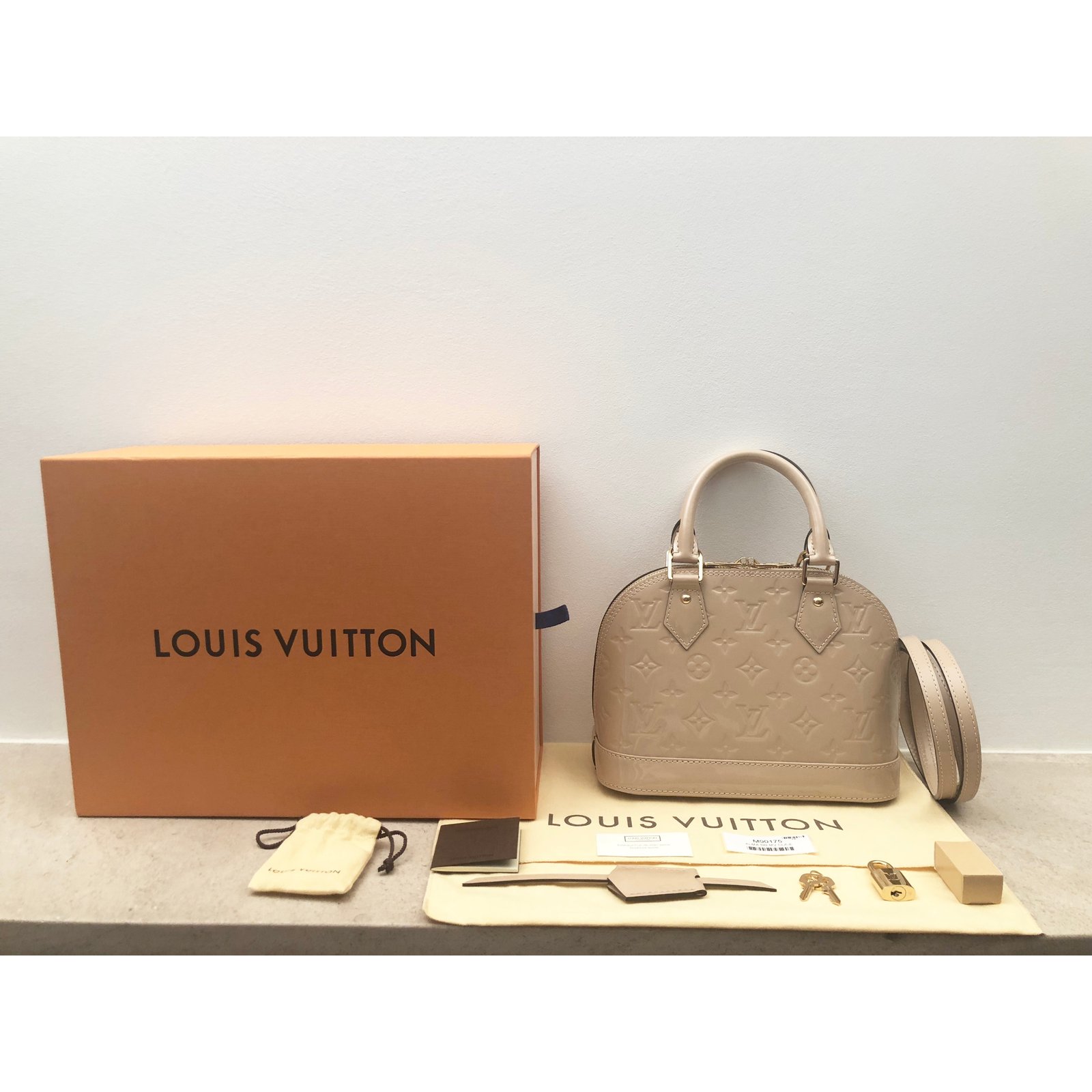 Louis Vuitton Louis Vuitton bag Alma BB Dune Monogram Handbags Patent  leather Beige ref.101245 - Joli Closet