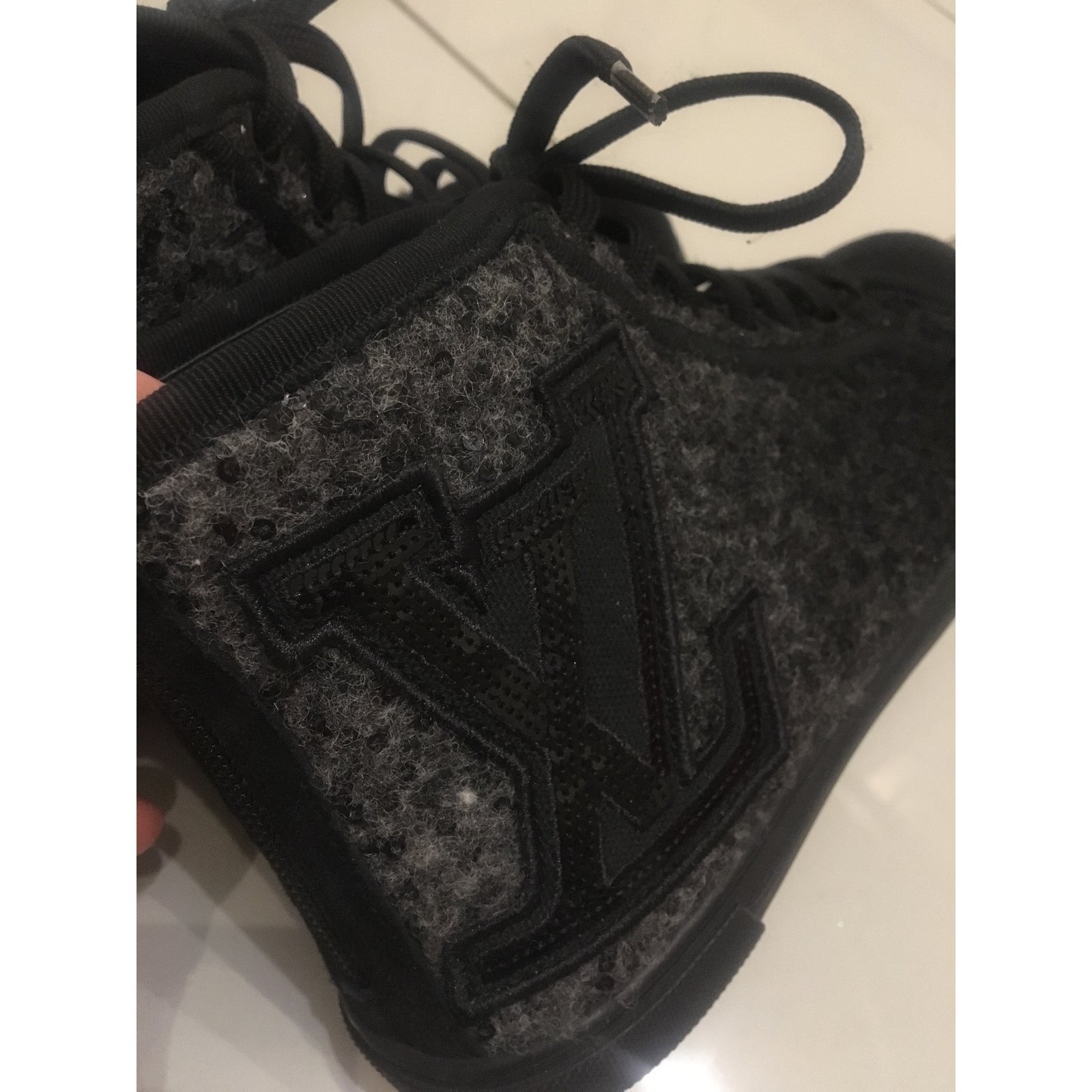 Louis Vuitton women's sneakers Dark grey Cloth ref.101340 - Joli Closet