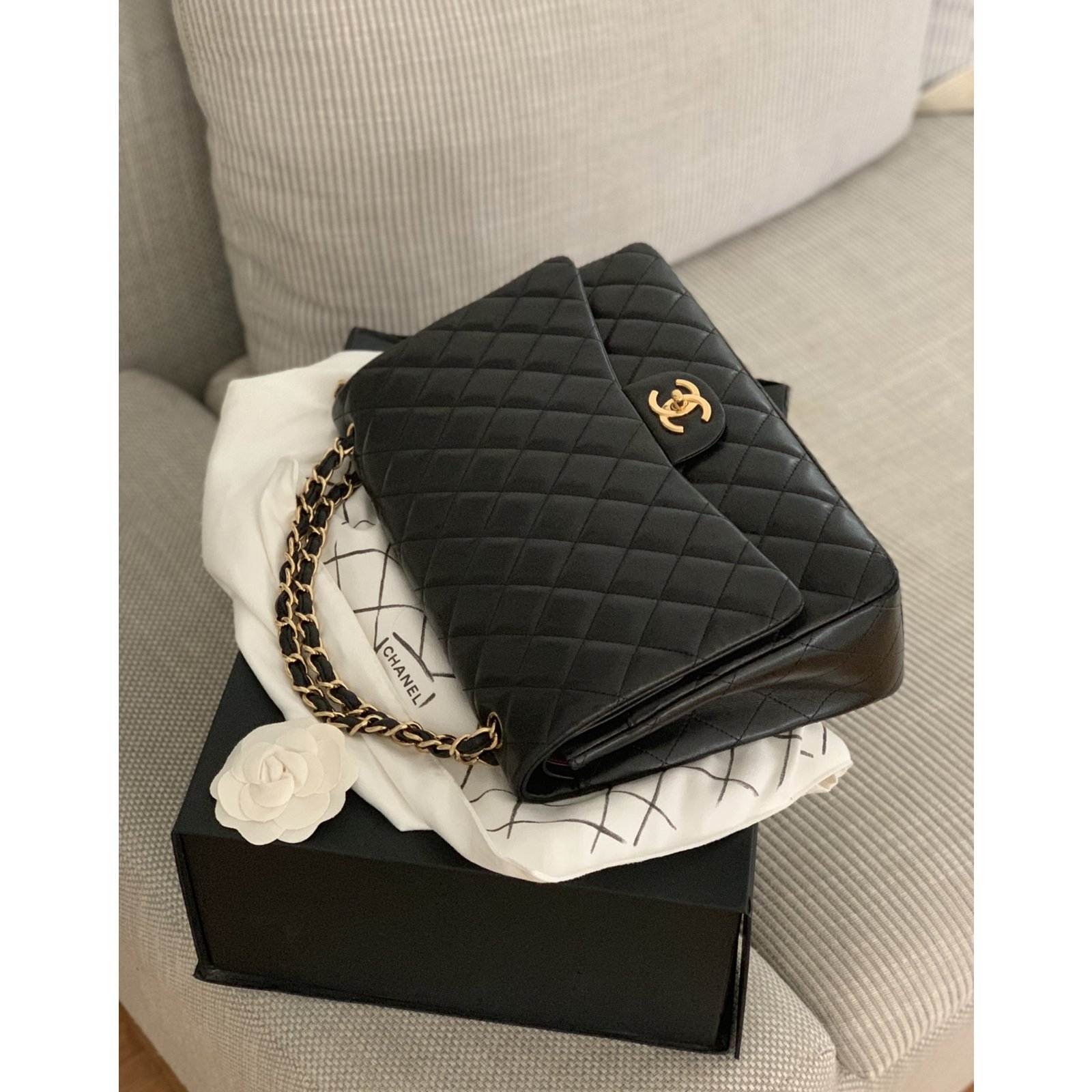 Timeless Chanel Maxi Jumbo black Leather ref.103438 - Joli Closet