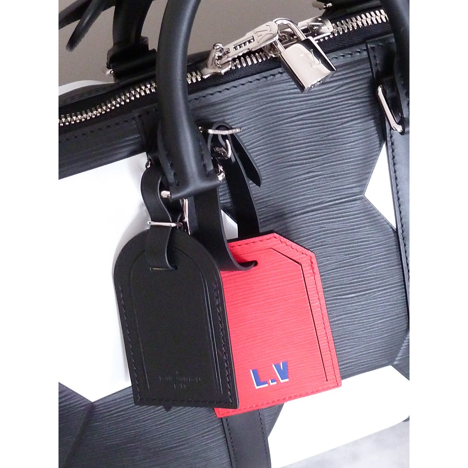 Louis Vuitton | FIFA World Cup Keepall Bandouliere 50 | M52187 by The-Collectory
