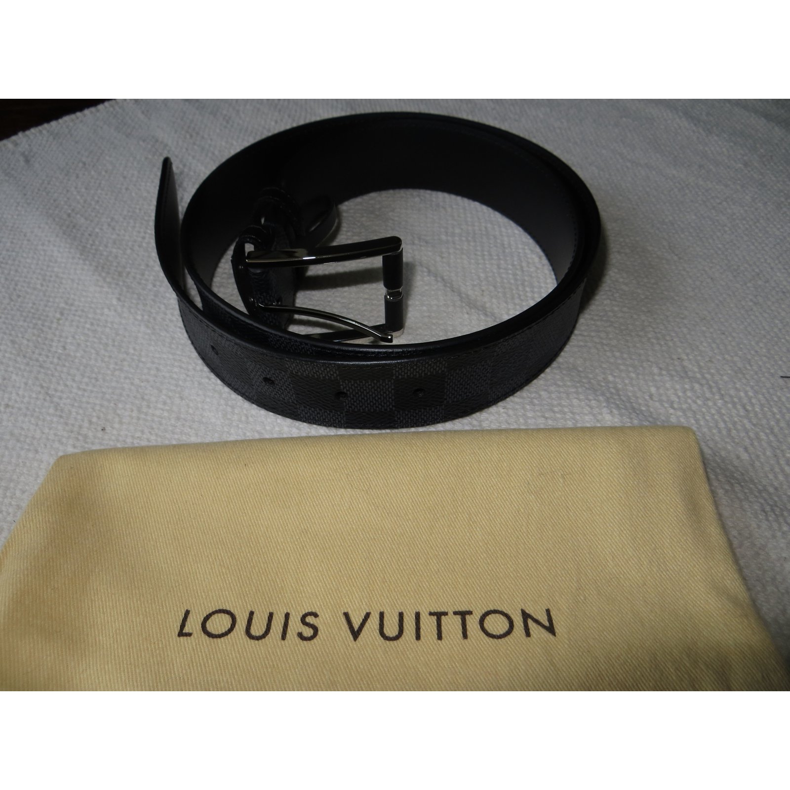 Louis Vuitton men's belt ref M9014 Black Leather ref.99690 - Joli