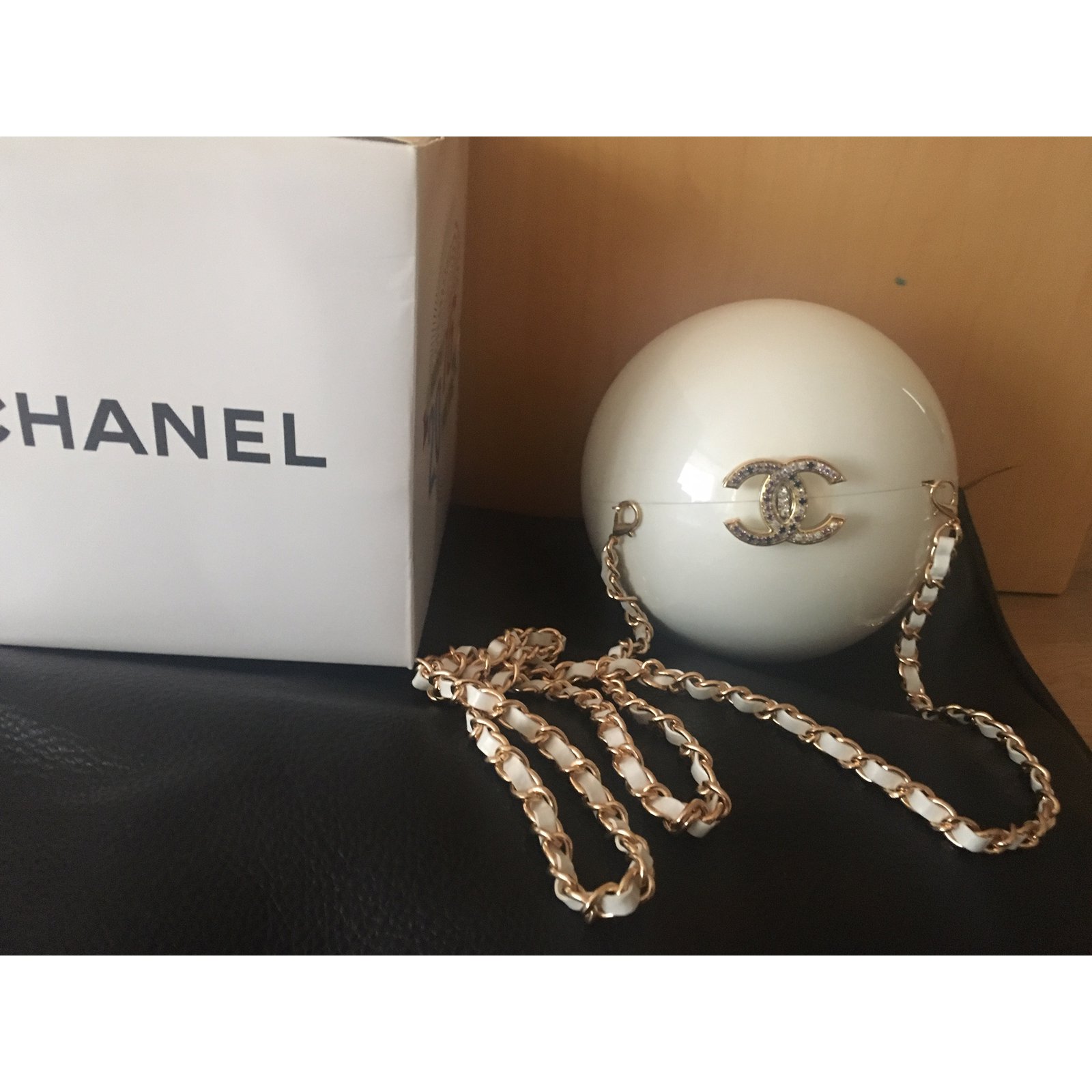 Chanel MINERAL PEARL White Synthetic ref.100407