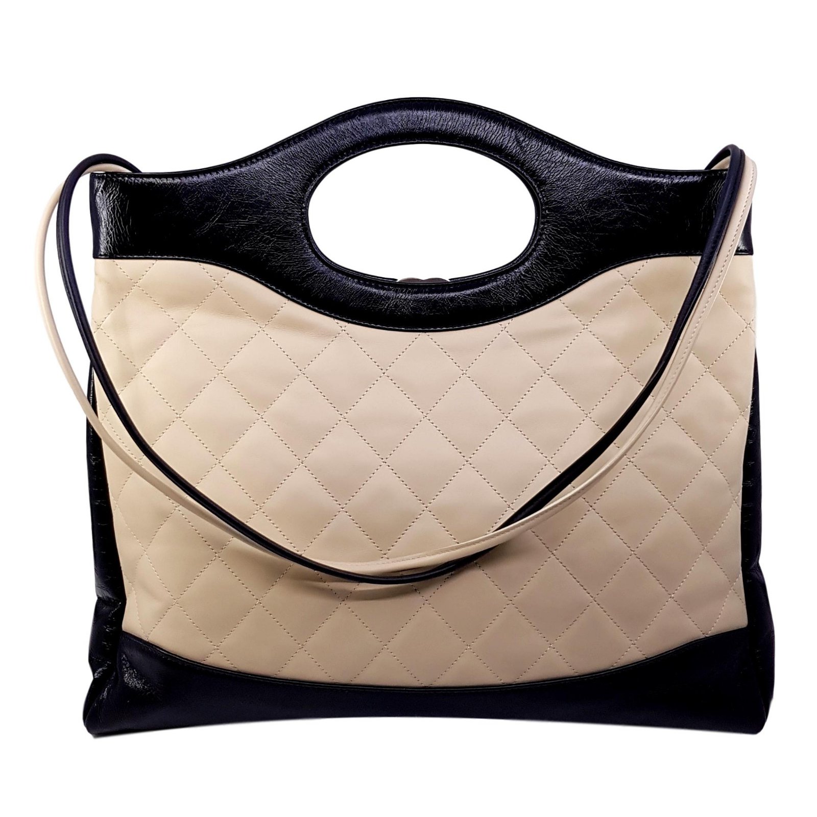 Large CHANEL shopping bag 31 Black Beige Leather ref.102441 - Joli Closet