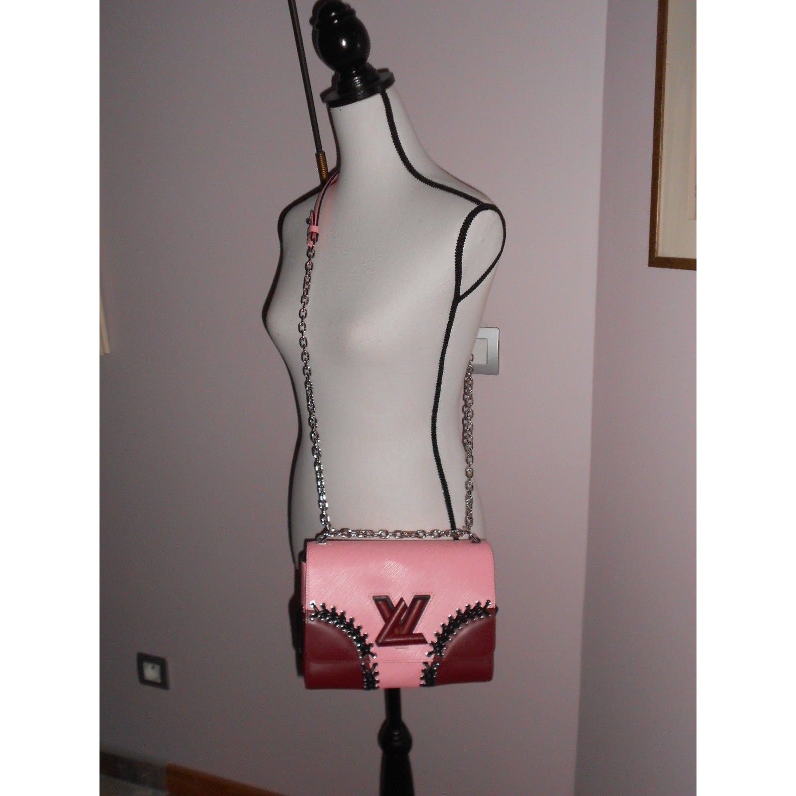 Louis Vuitton MM Leather Twist Tote Bag 2015/16 Pink Dark red ref.105974 -  Joli Closet