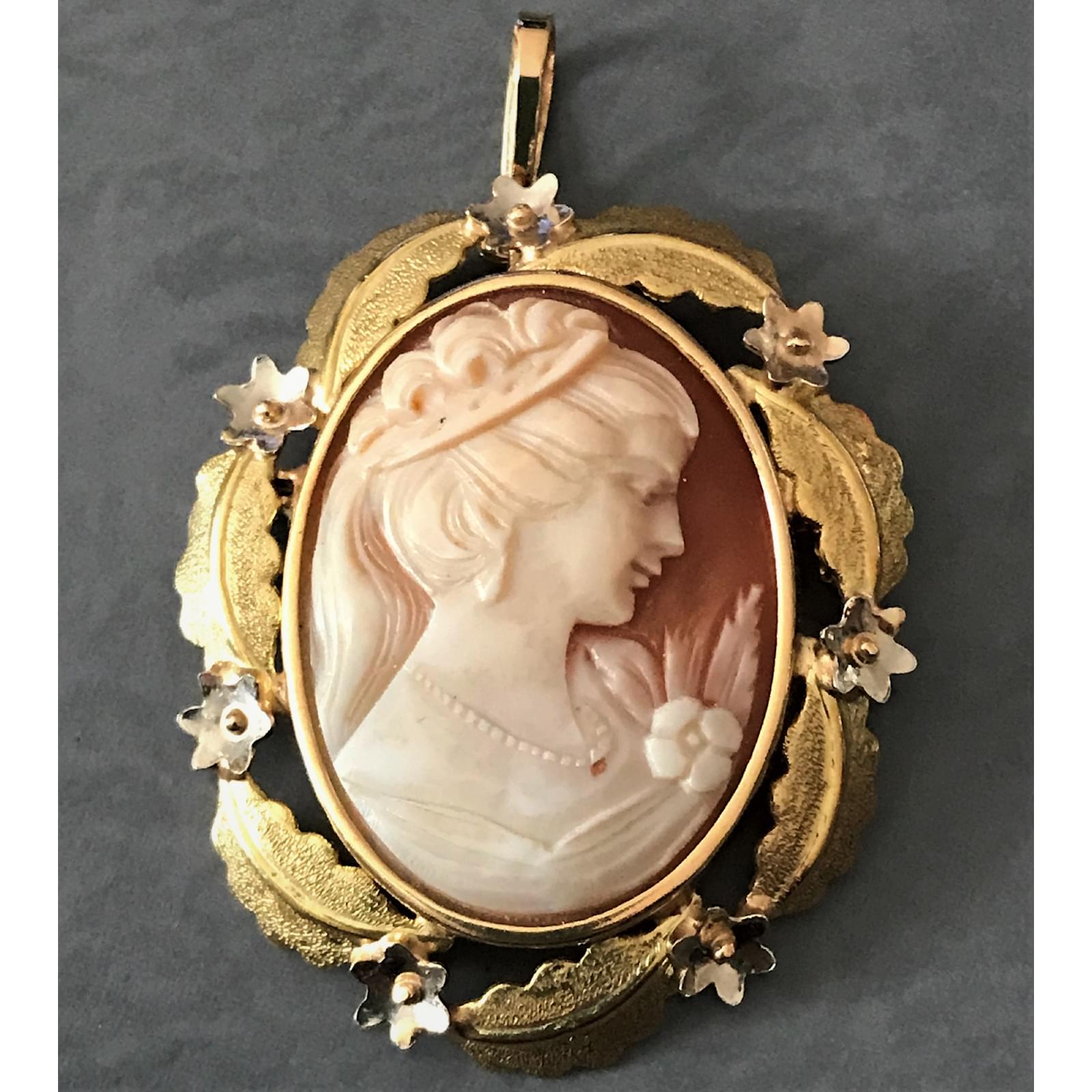 Broche Pendentif Camée Vintage - Sainte Vierge - Plaqué Or - Occasion Correct
