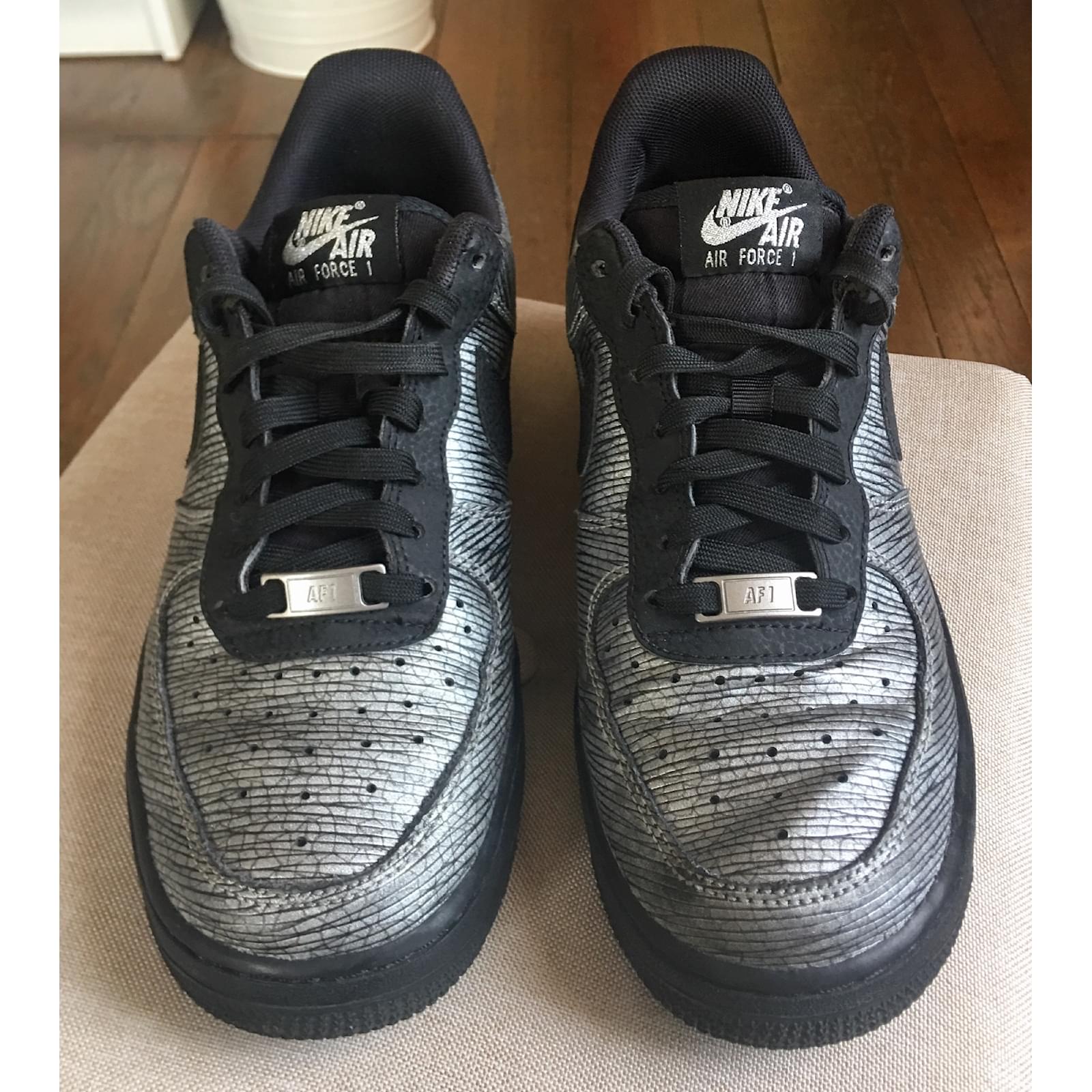 Baskets Nike Air Force 1 Cuir Noir,Argenté,Gris ref.106194 Baskets Nike Air Force 1 Cuir Noir,Argenté,Gris ref.106194