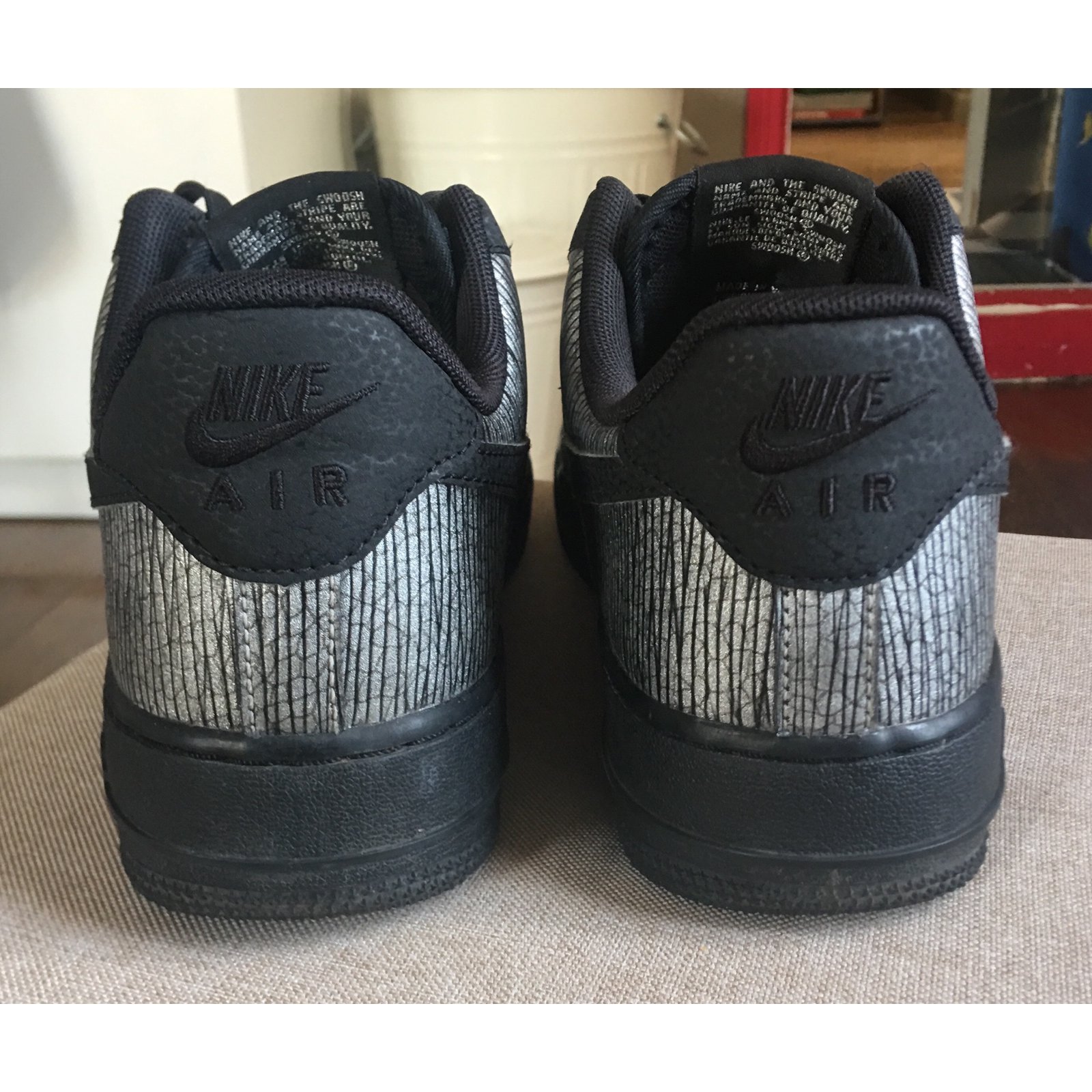 Baskets Nike Air Force 1 Cuir Noir,Argenté,Gris ref.106194 Baskets Nike Air Force 1 Cuir Noir,Argenté,Gris ref.106194