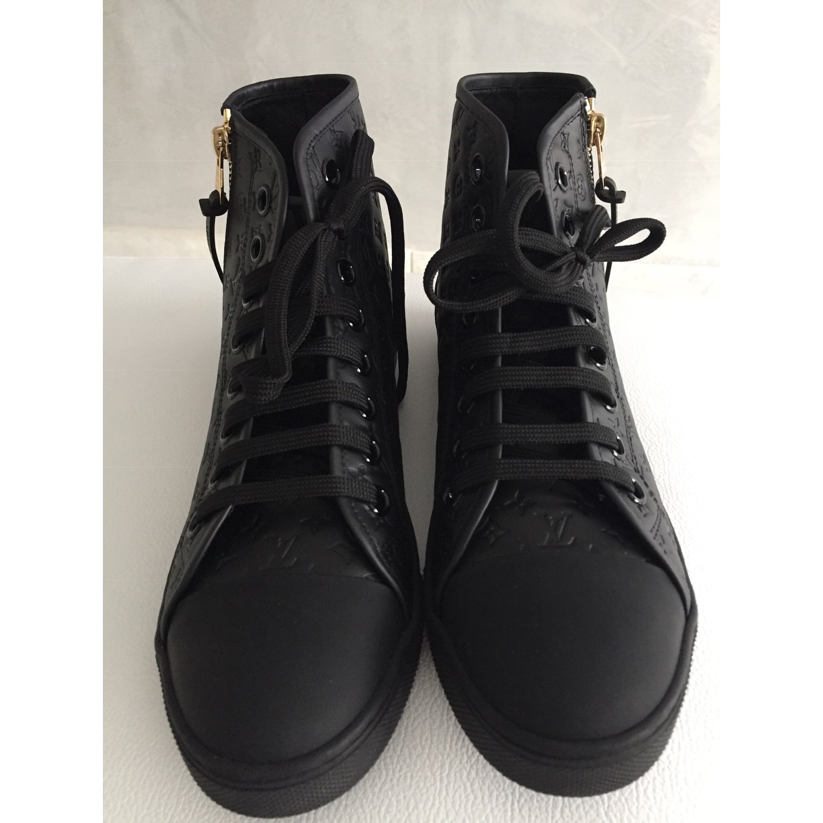 Louis Vuitton Black Patent Leather and Glitter Punchy Sneakers Size 9.5/40  - Yoogi's Closet