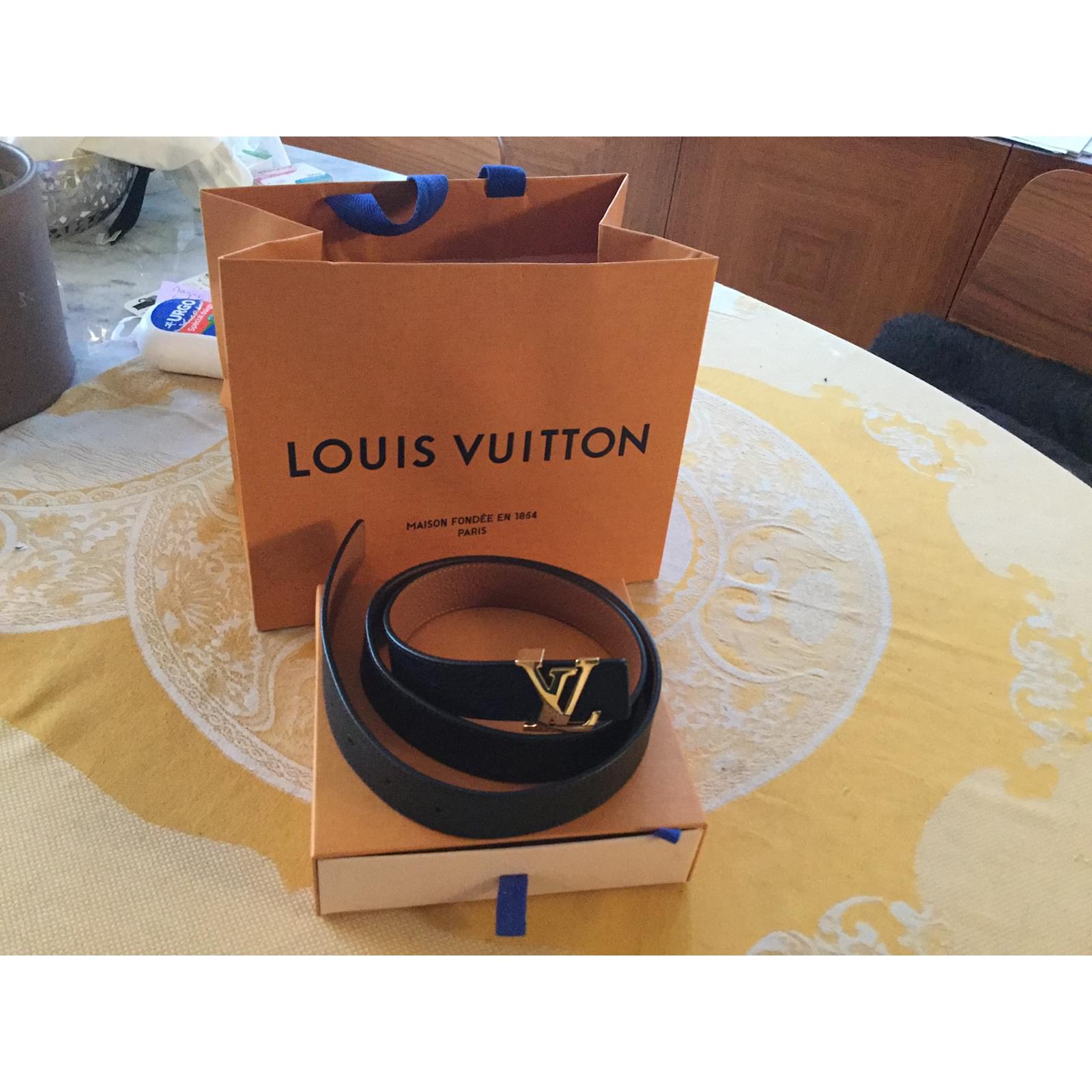 Louis Vuitton Ceinture cuir réversible noire et gold ref.106891 - Joli  Closet
