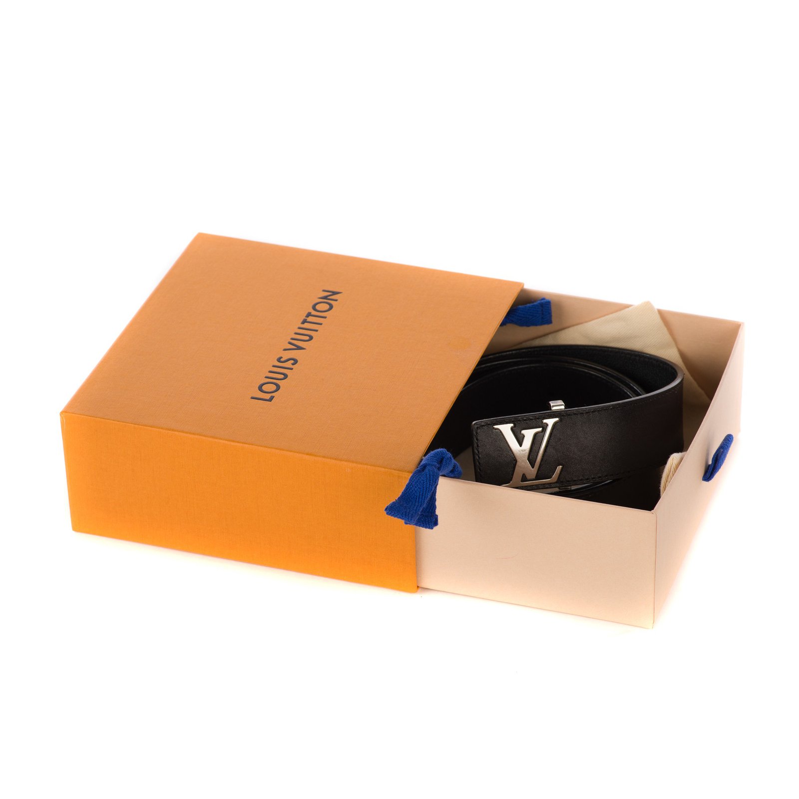 Cinturón Louis Vuitton en cuero negro y iniciales de plata LV en