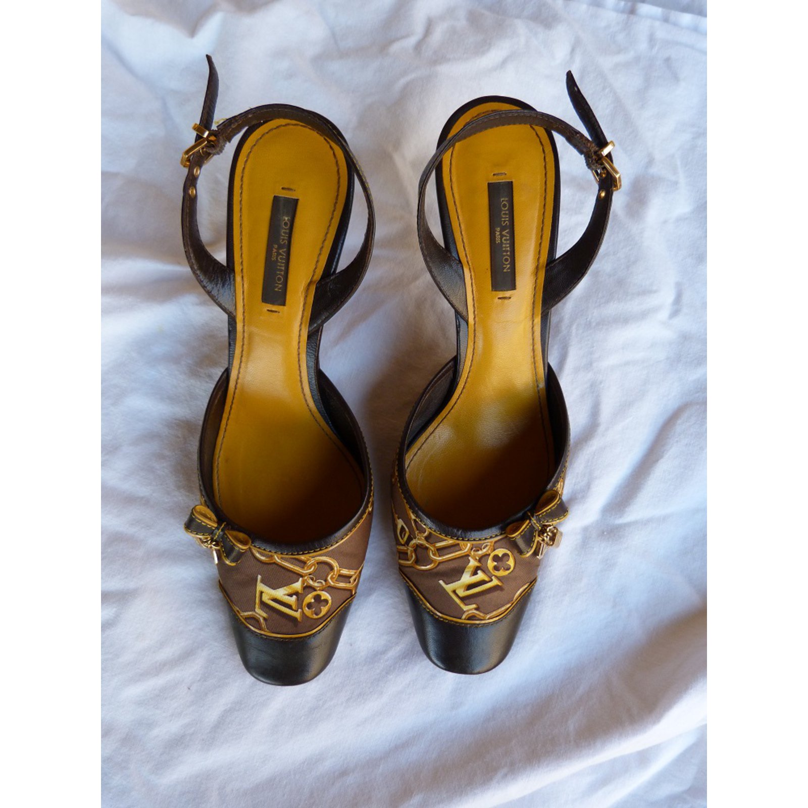 Louis Vuitton Heels Brown Golden Leather Cloth ref.108747 - Joli