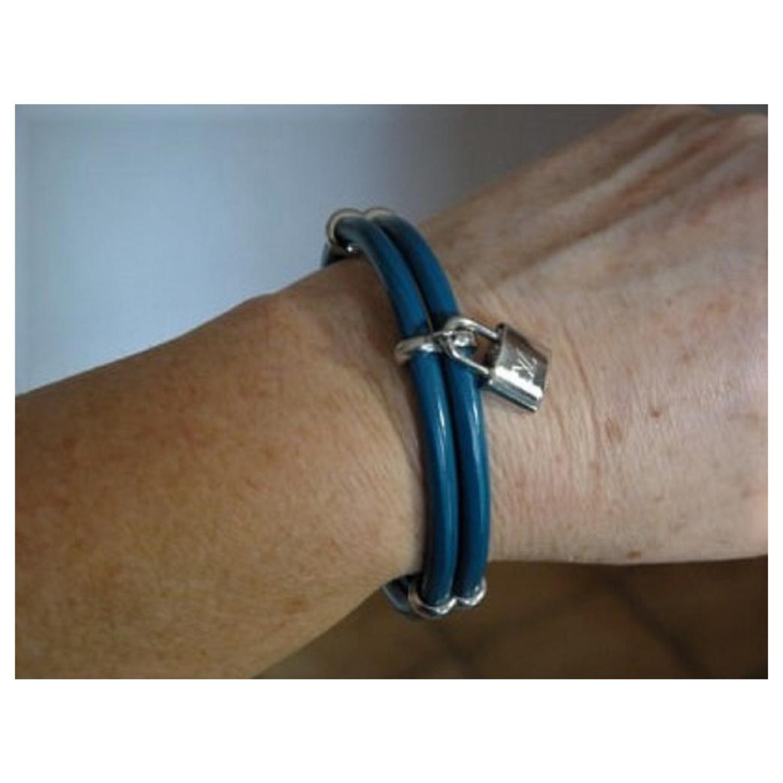 Louis Vuitton Lockit bracelet in Blue Leather and Palladium hardware  ref.111808 - Joli Closet
