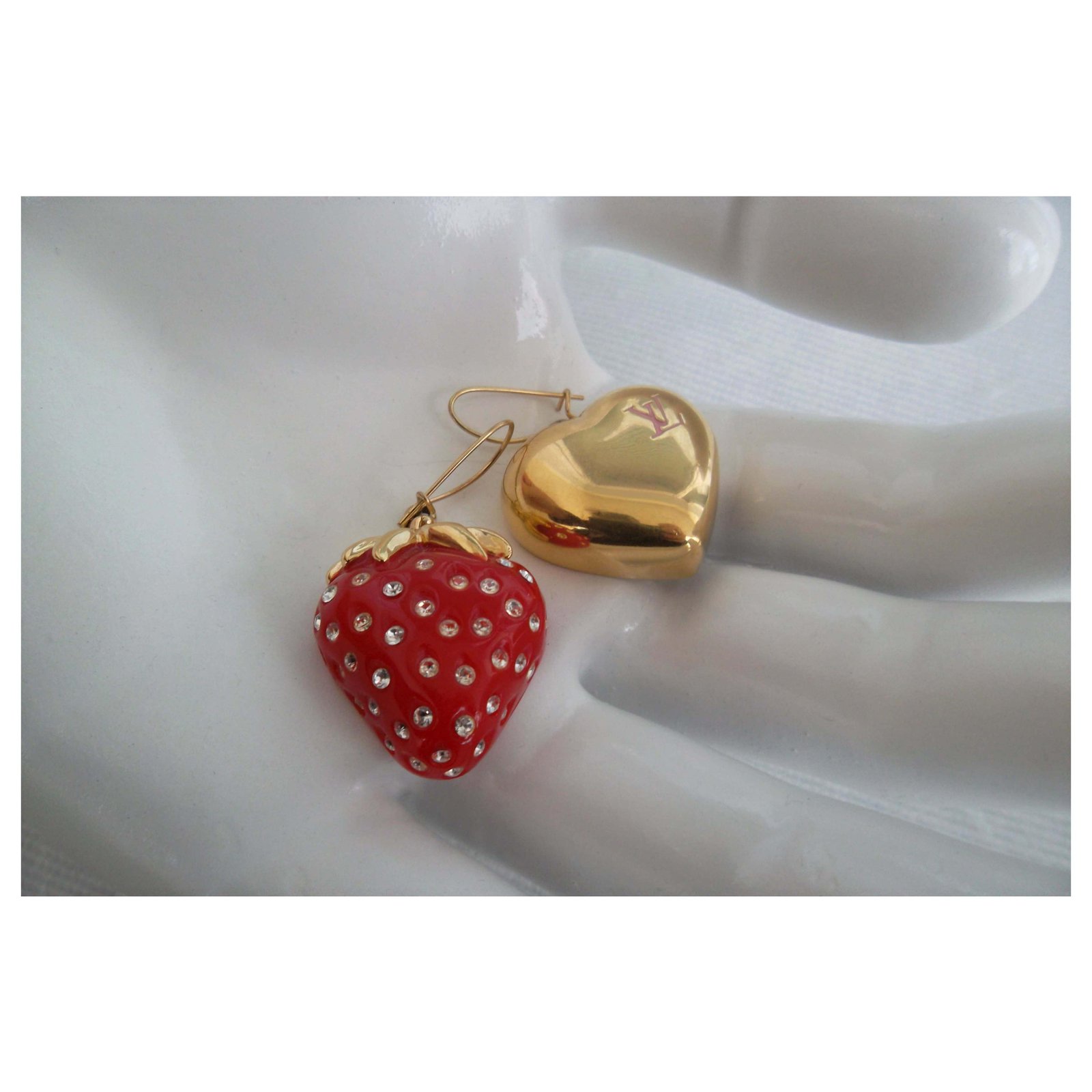 Louis Vuitton STRAWBERRY / HEART EARRINGS Golden Gold-plated ref.113020 -  Joli Closet