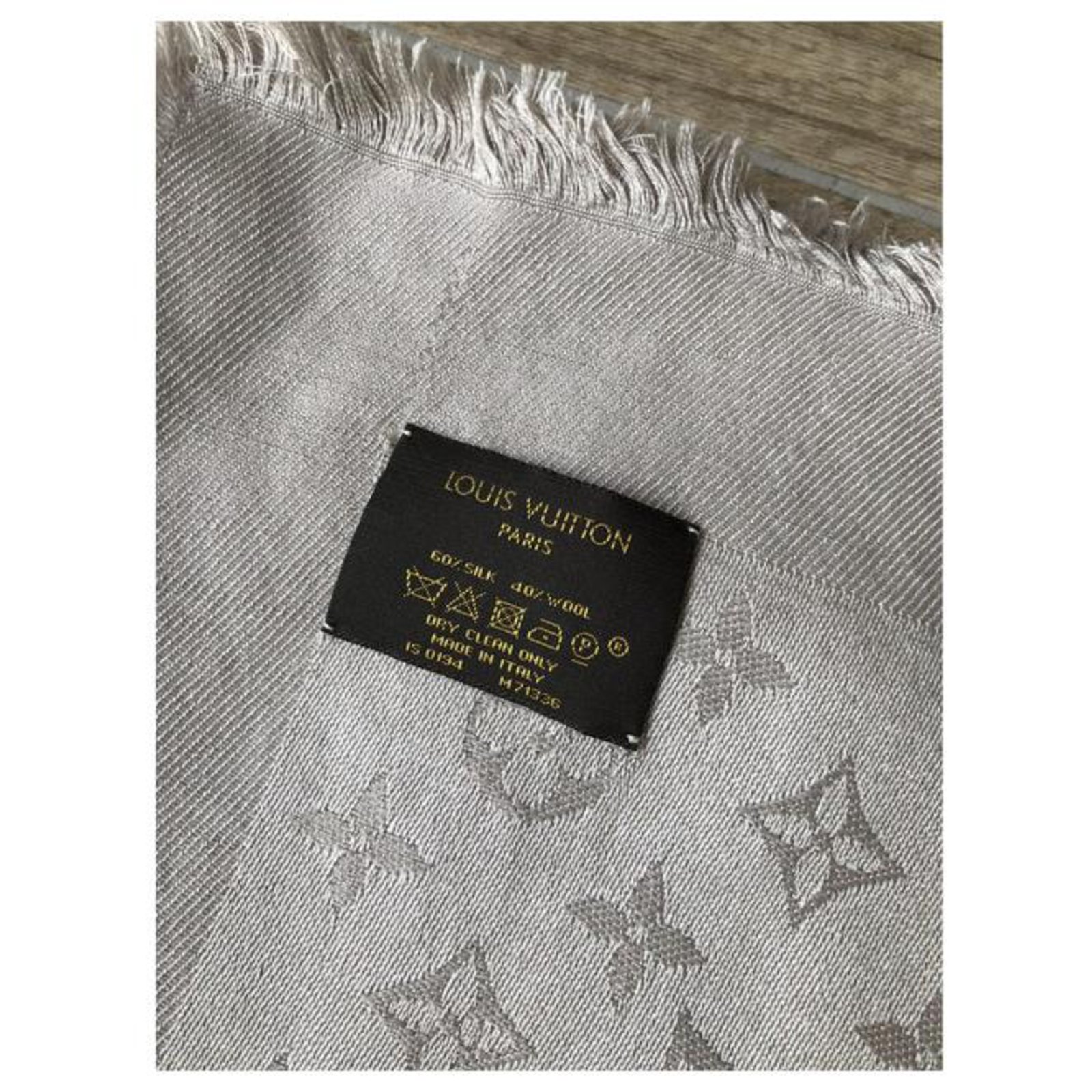 Louis Vuitton Monogramm scarf Beige Wool ref.36775 - Joli Closet