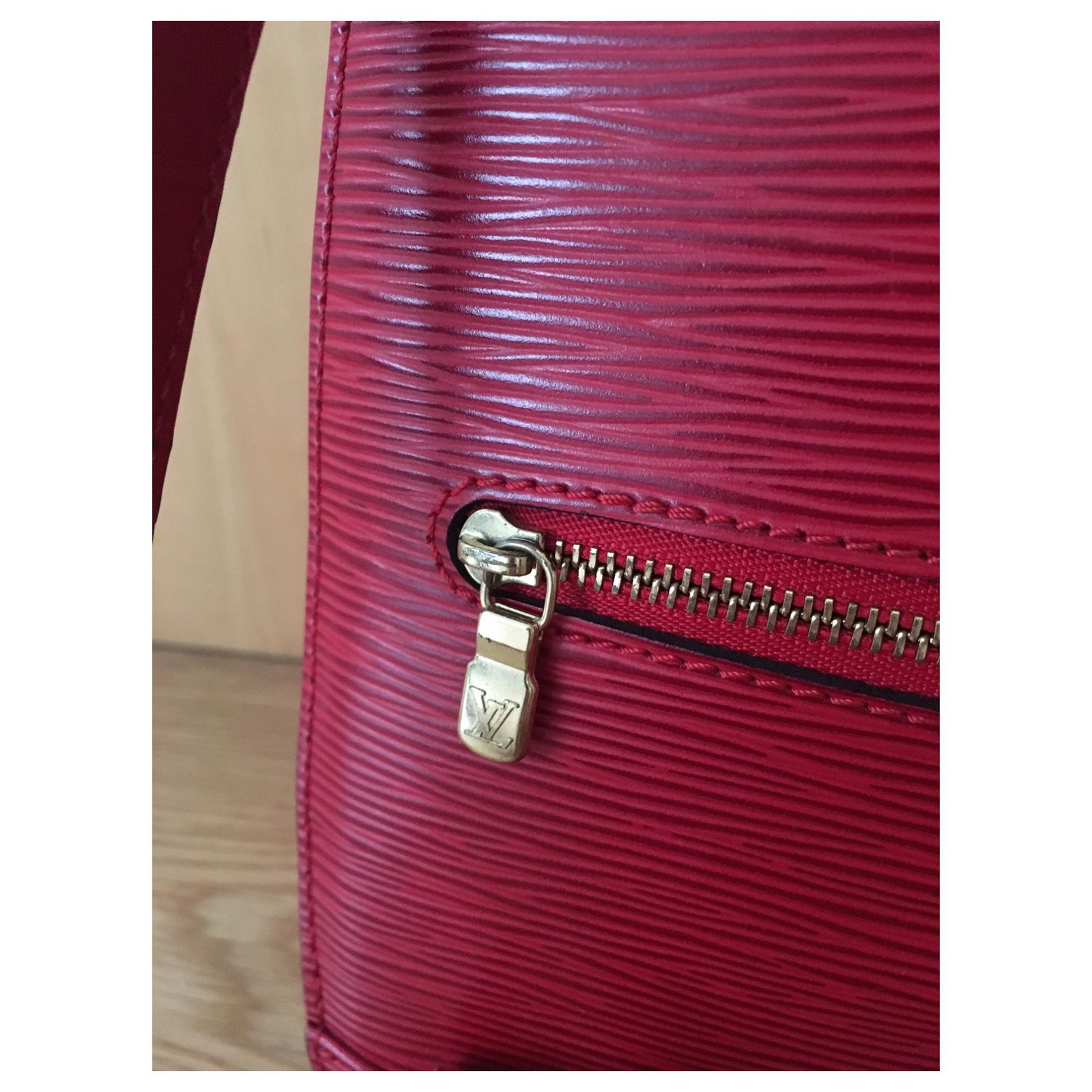 Louis Vuitton ELLIPSE BACKPACK LOUIS VOUITTON Red Leather ref.114490 - Joli  Closet