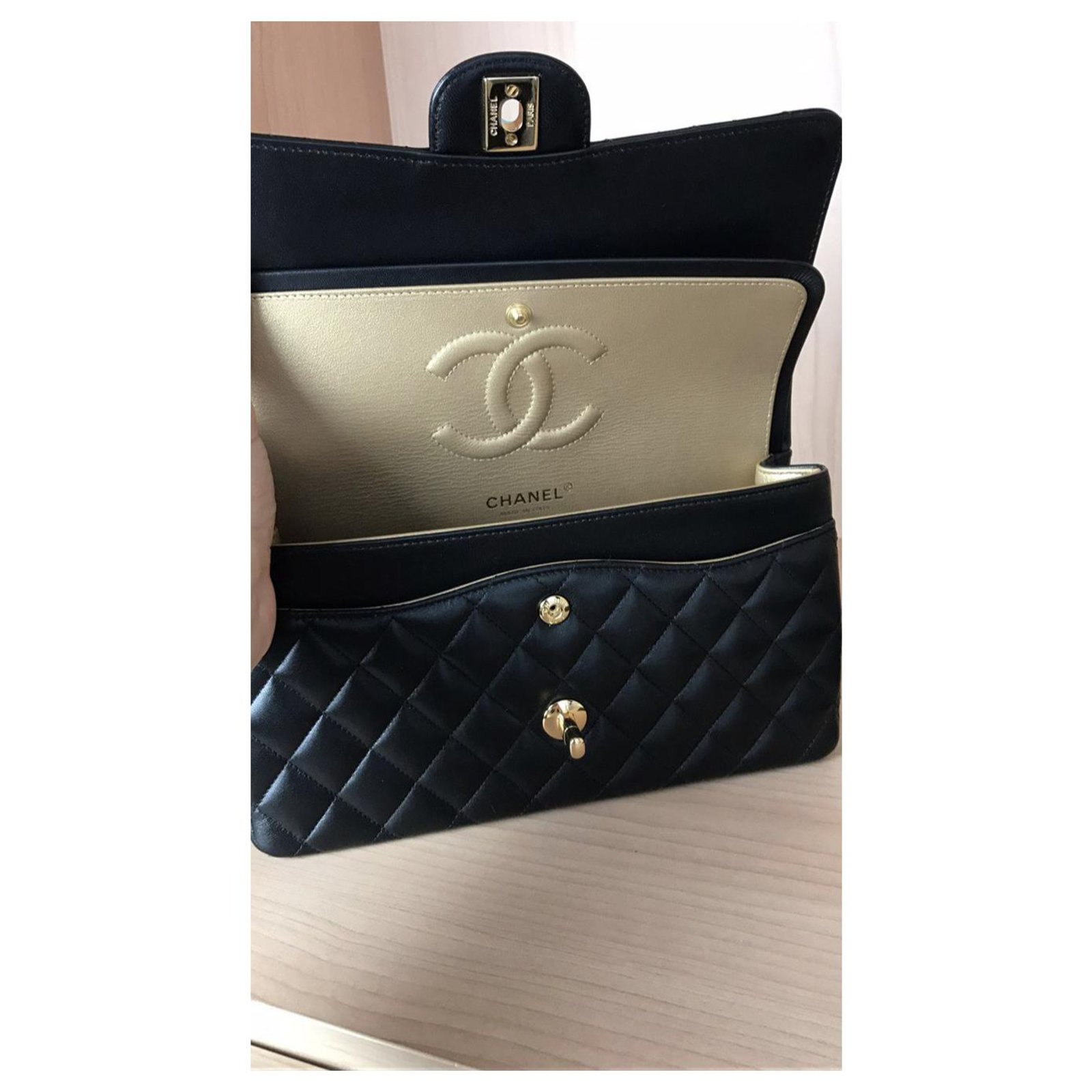CHANEL lined FLAP CLASSIC BAG