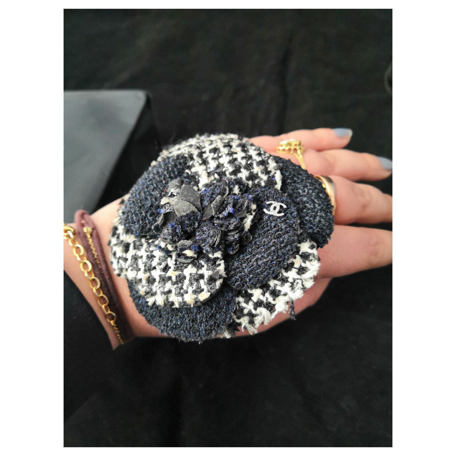 Beautiful Chanel camellia brooch Black White Grey Tweed ref.115497